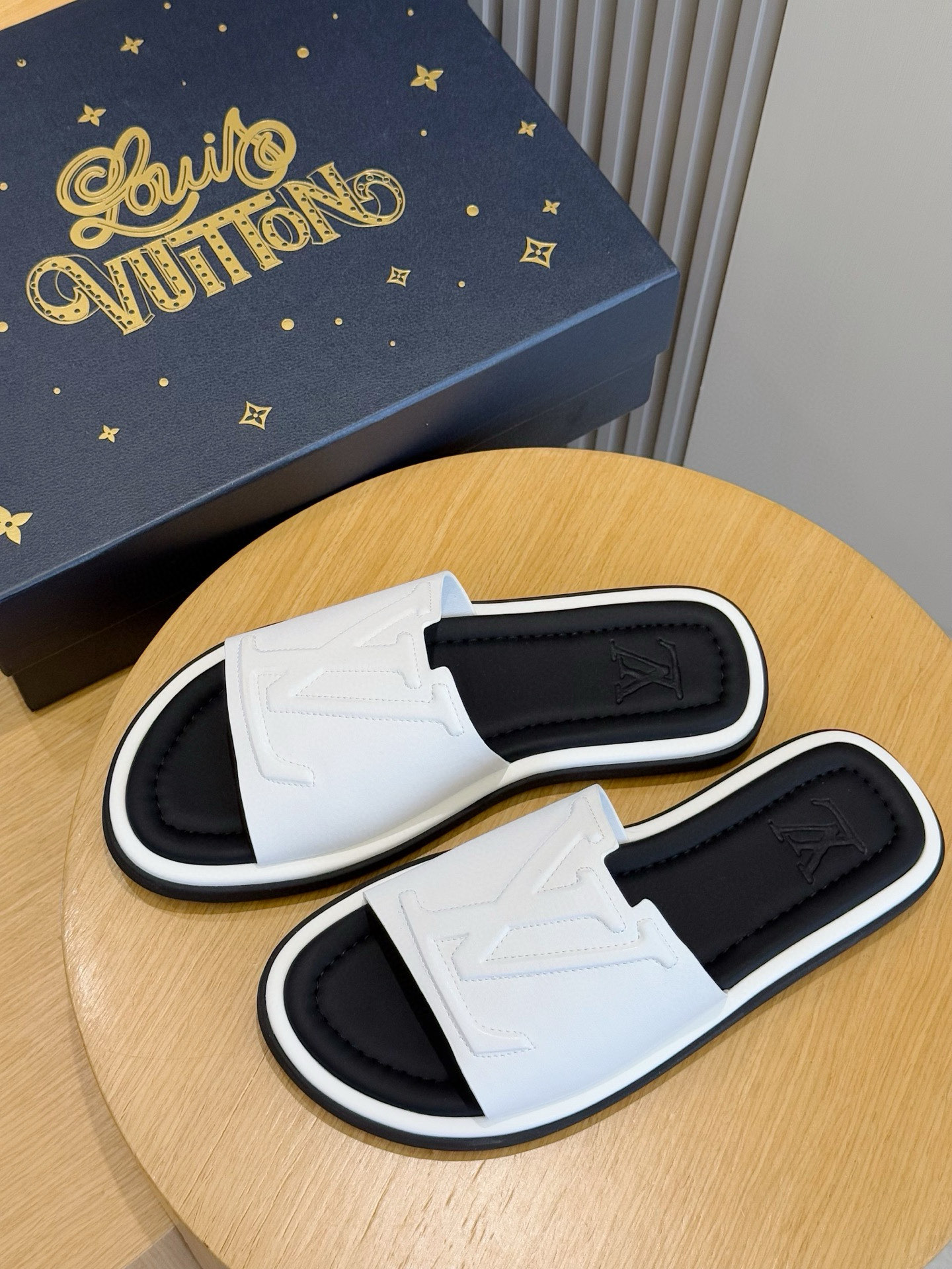 LV shoe