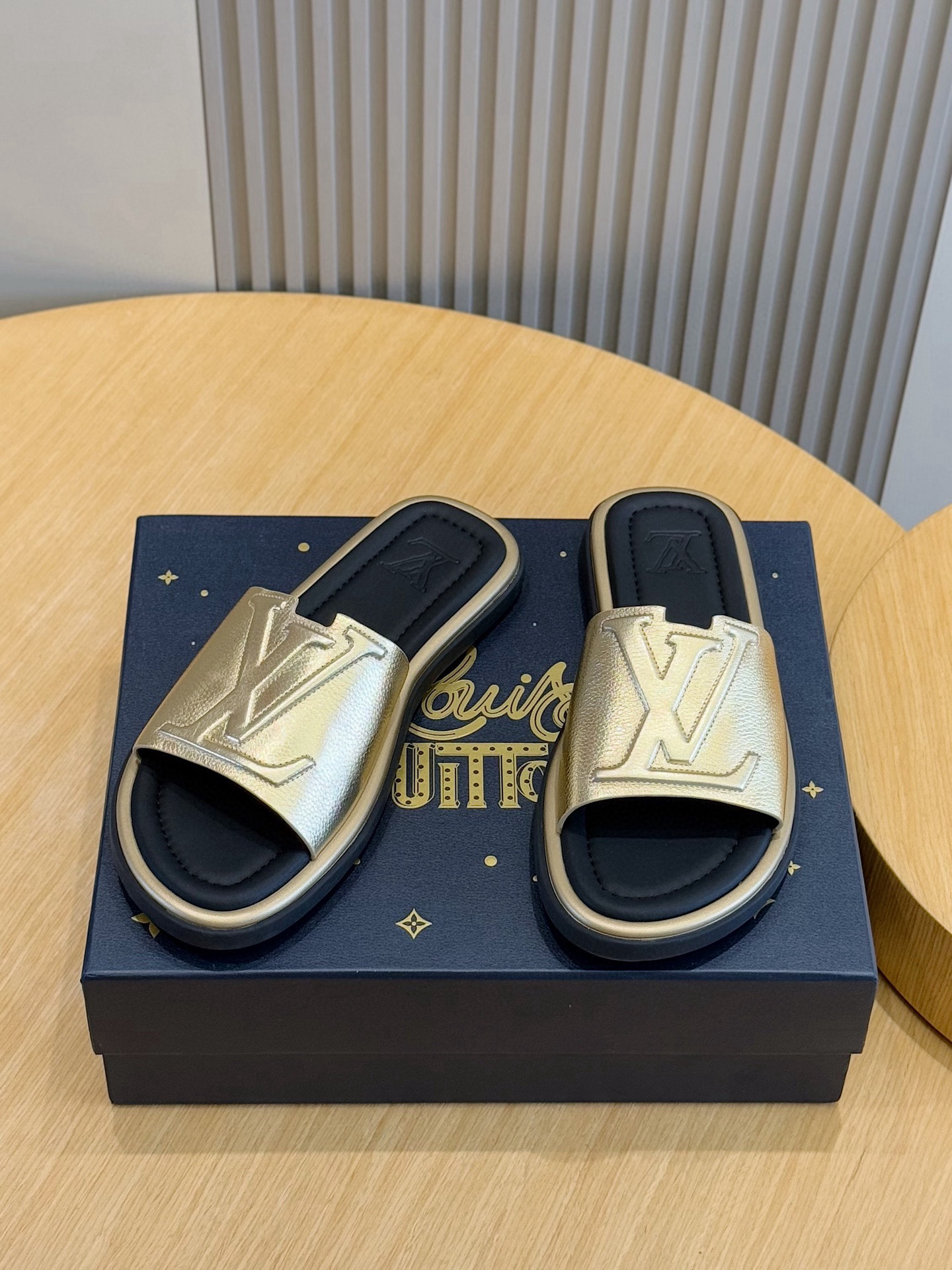 LV shoe