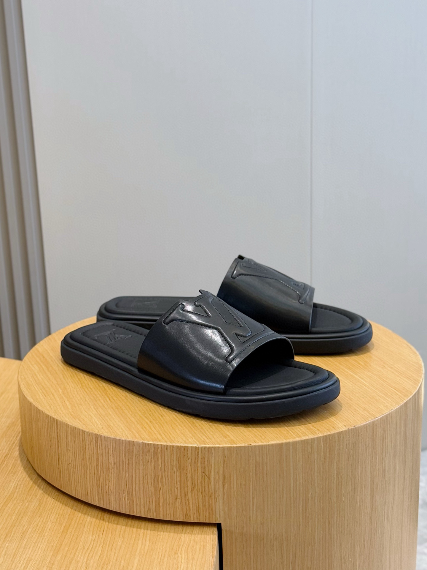LV shoe