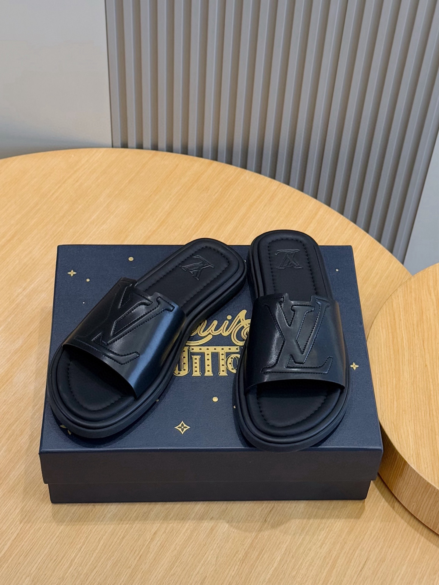 LV shoe
