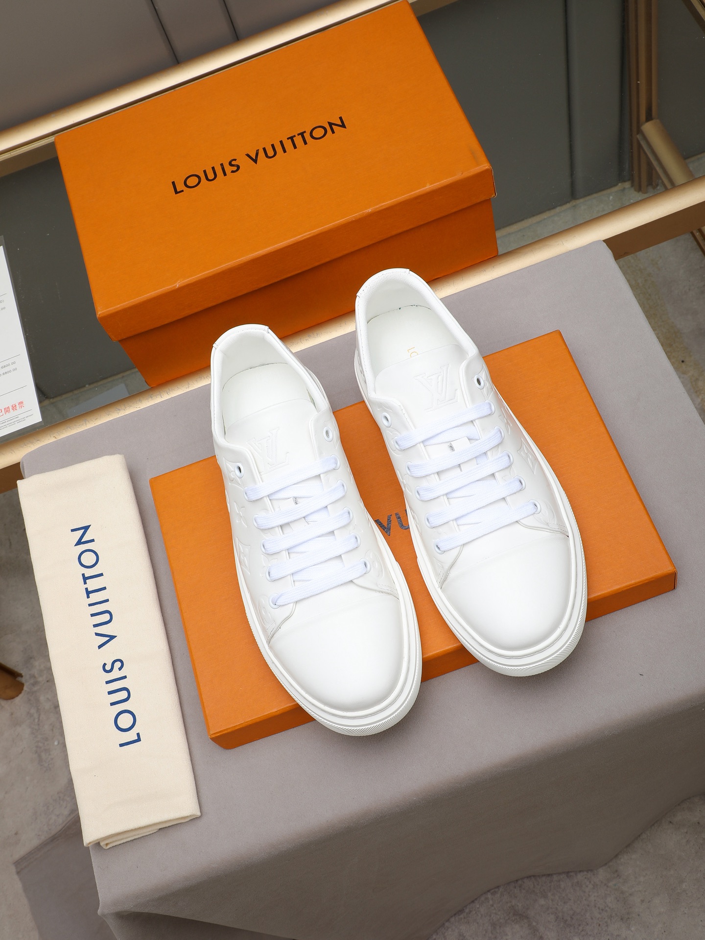 LV shoe