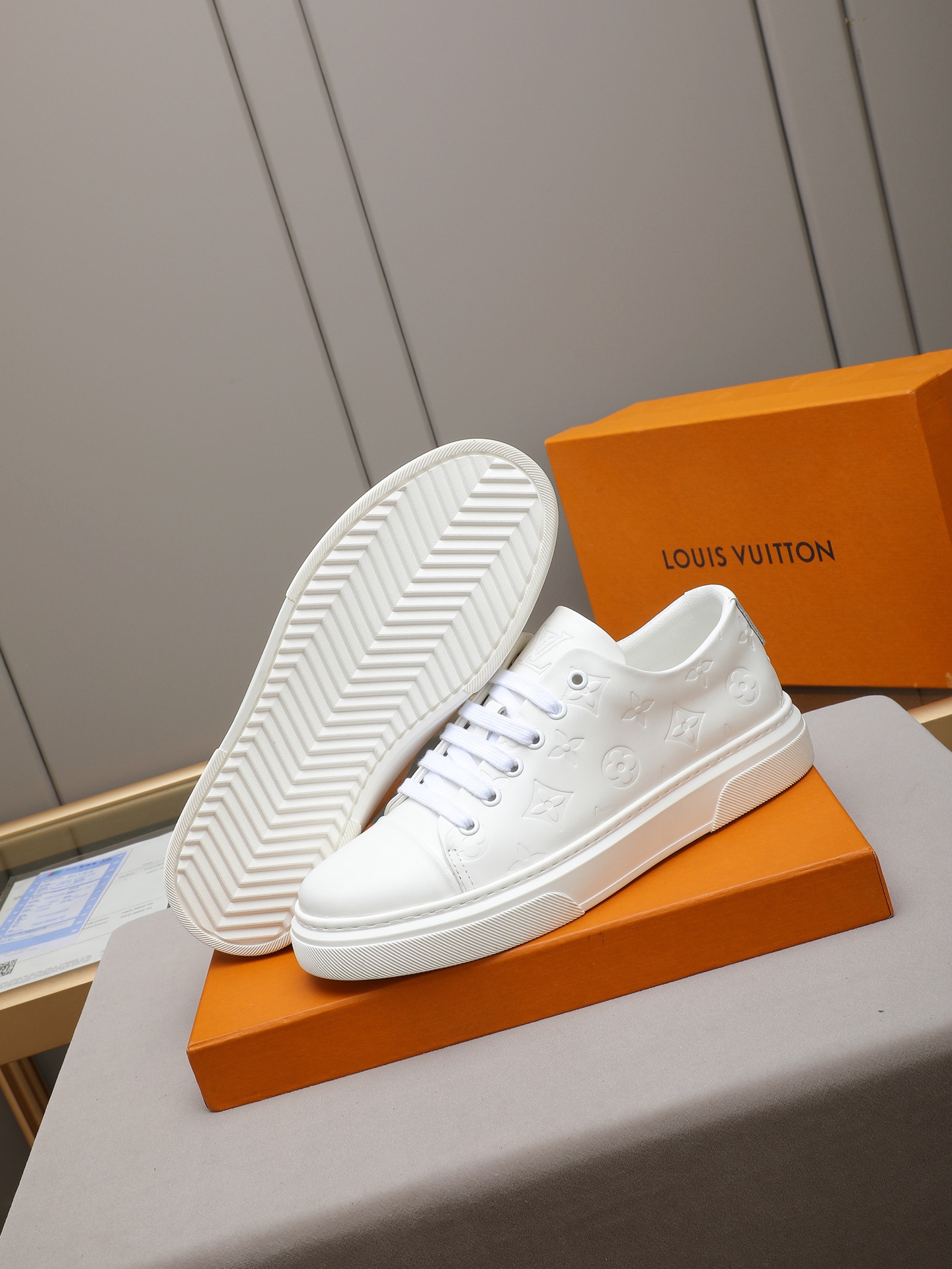 LV shoe