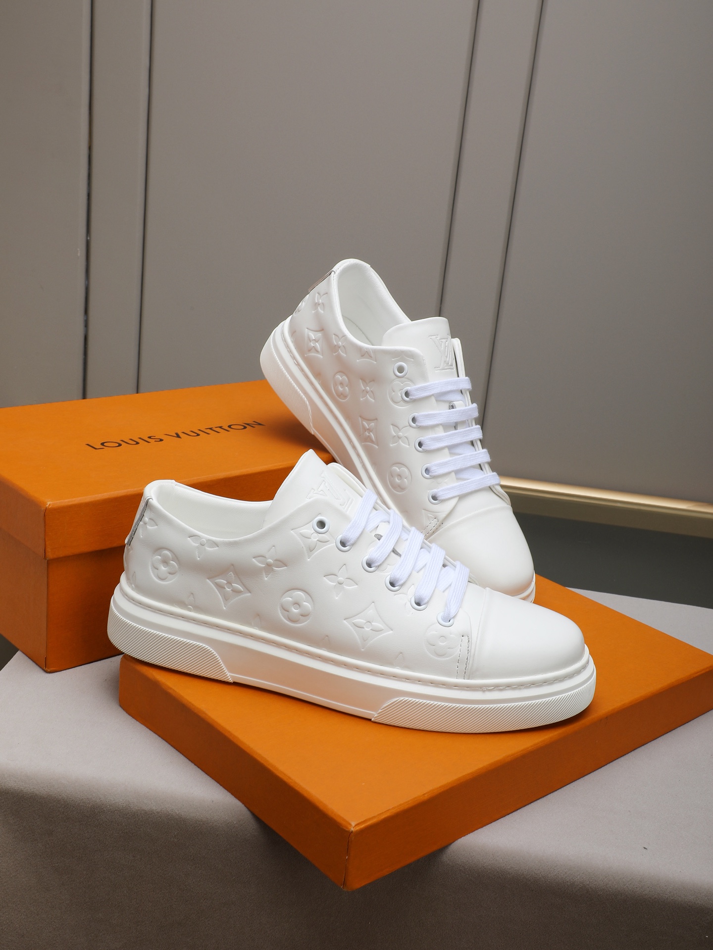 LV shoe