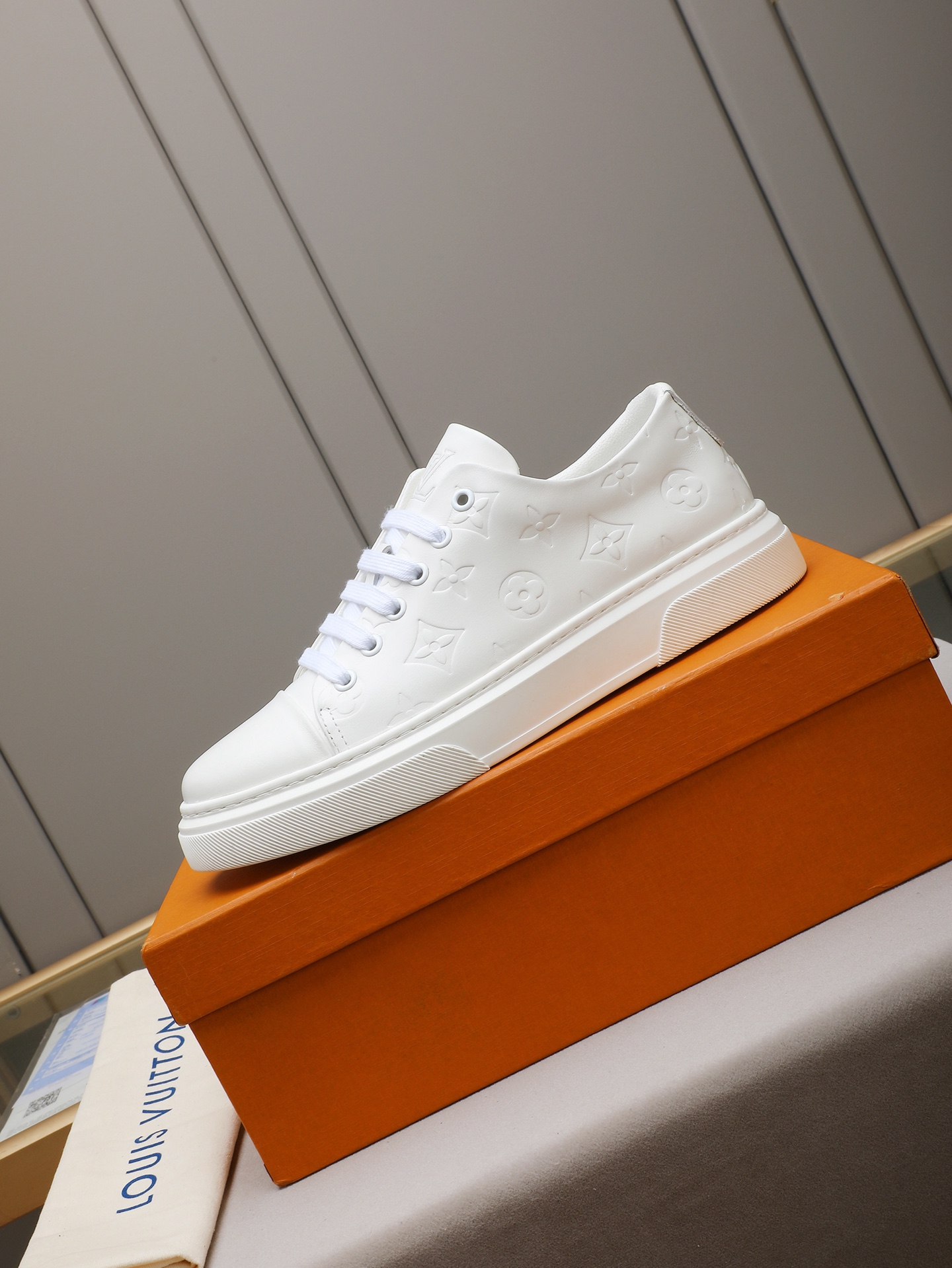 LV shoe