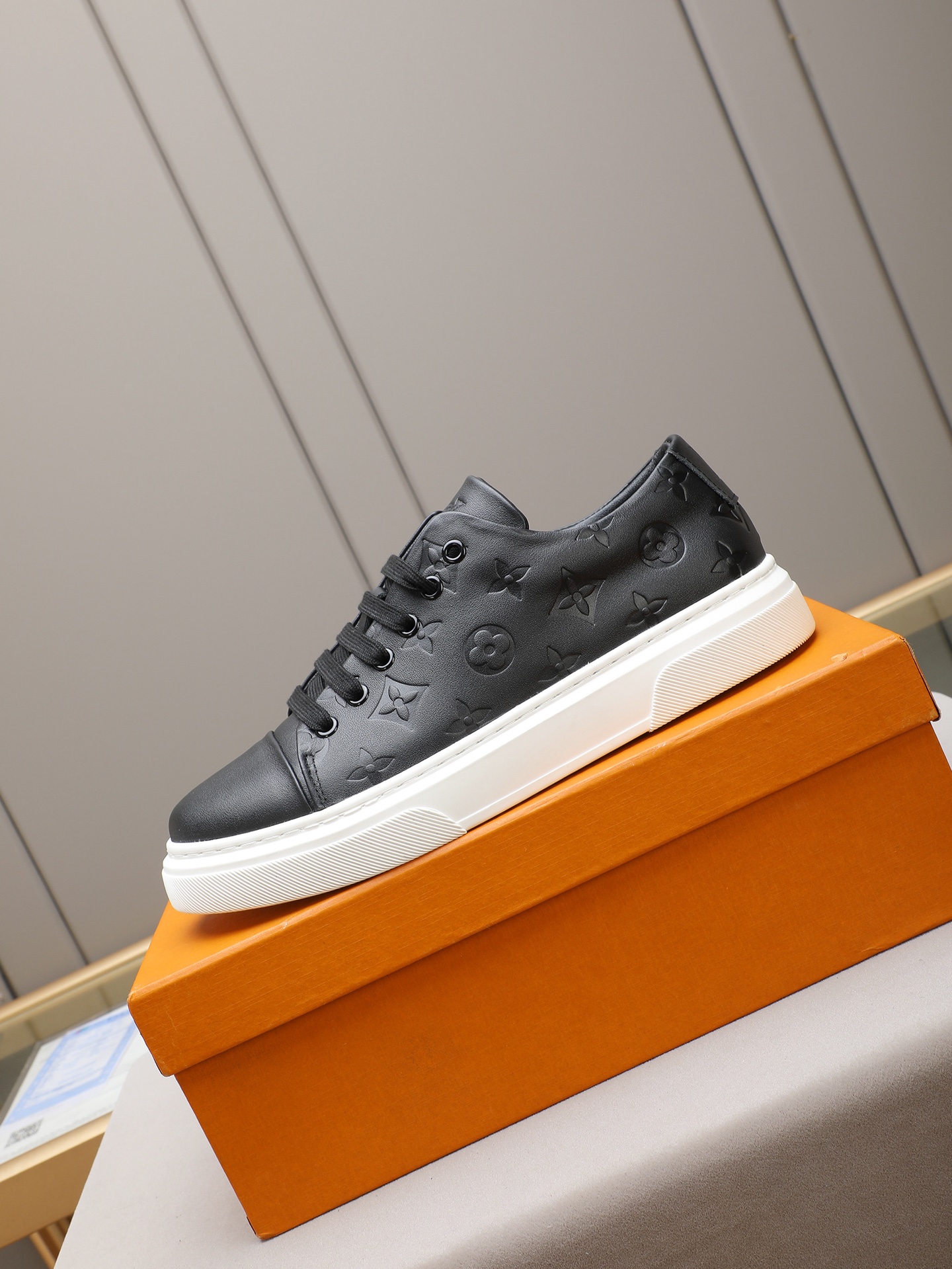 LV shoe