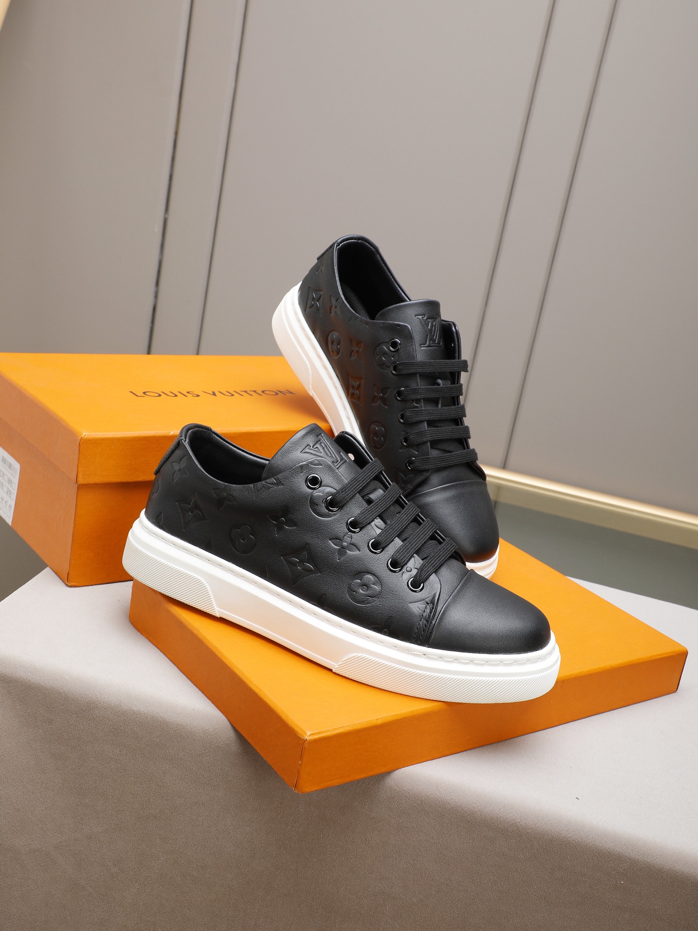 LV shoe