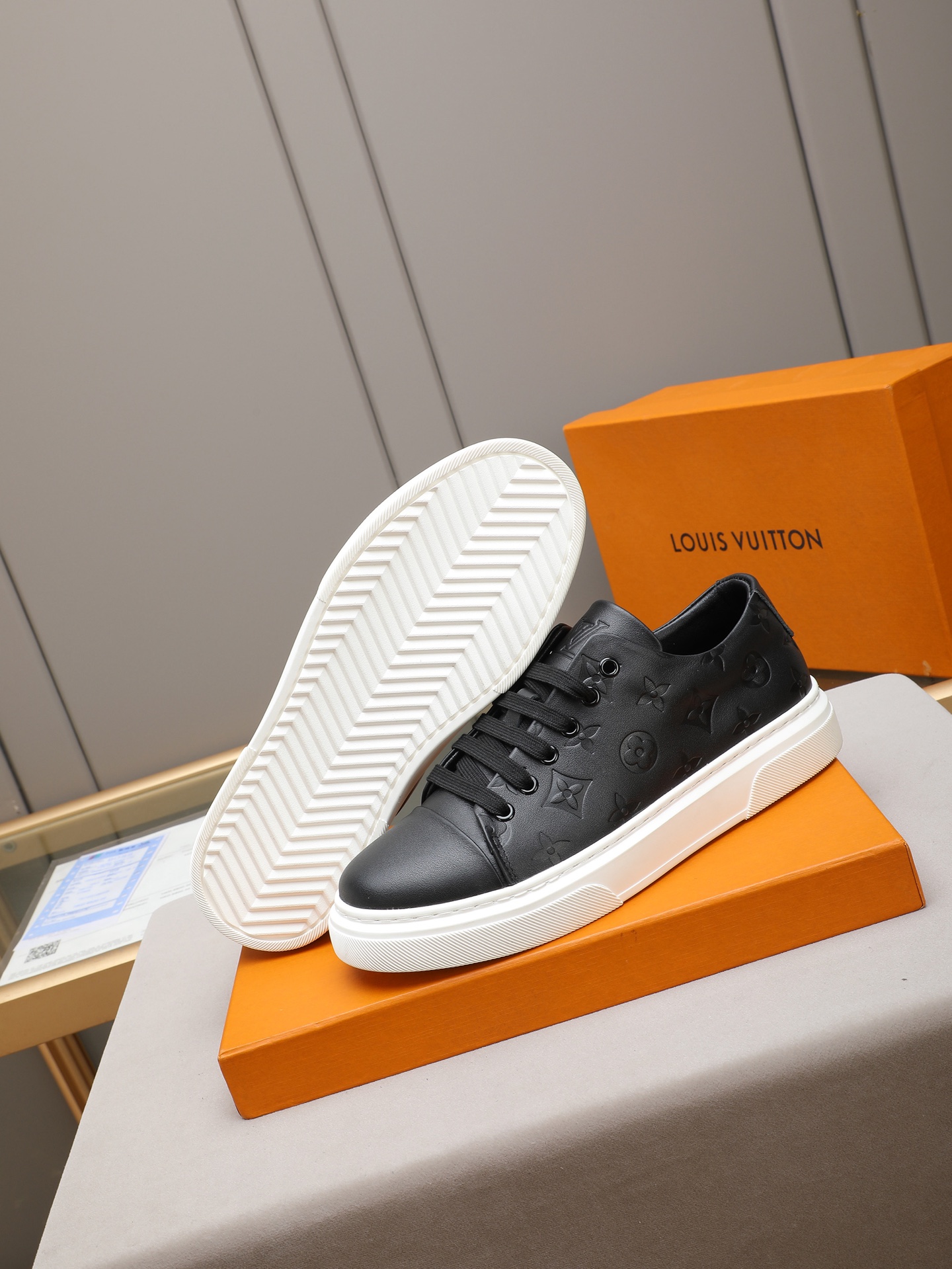 LV shoe