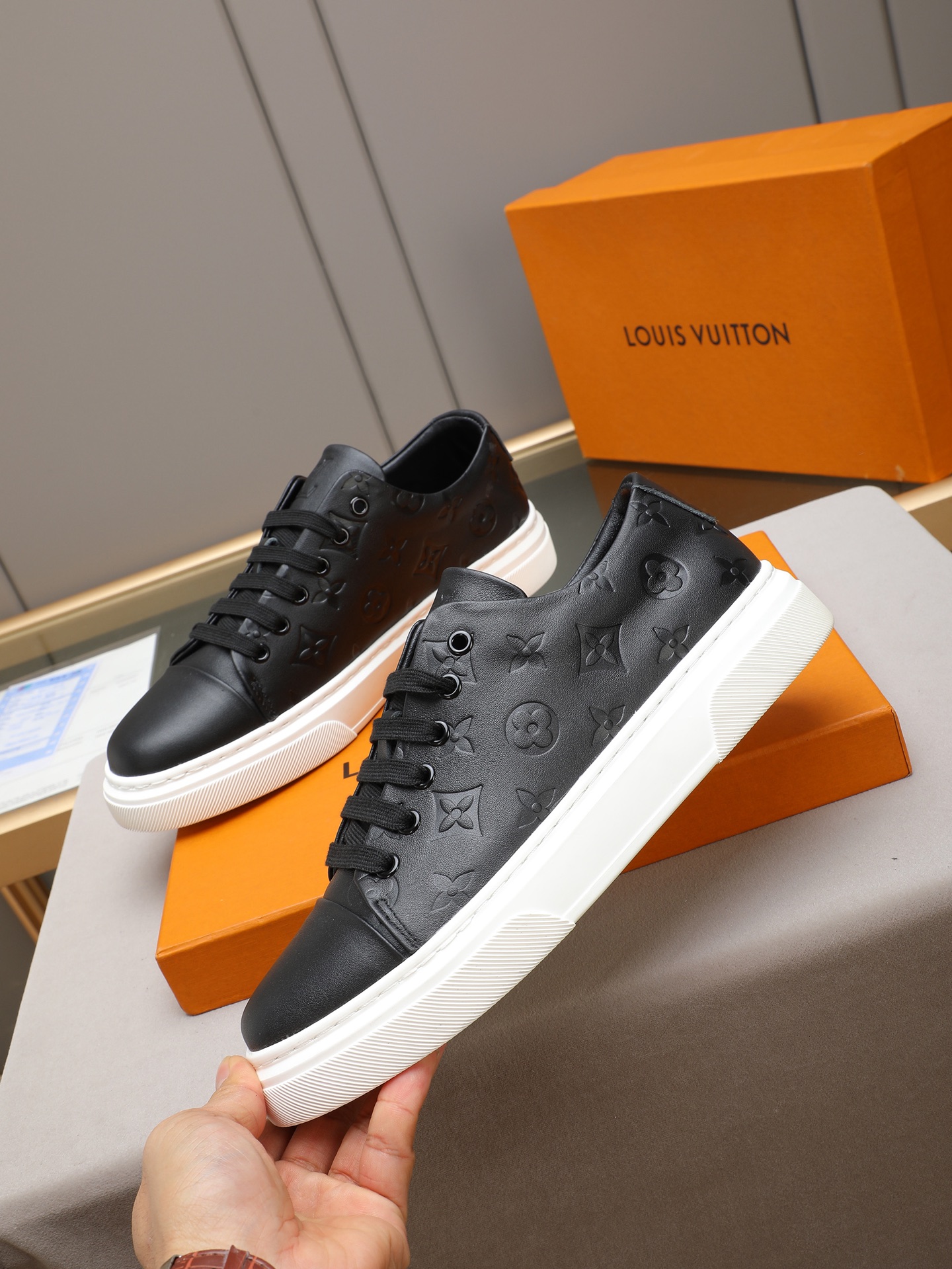 LV shoe
