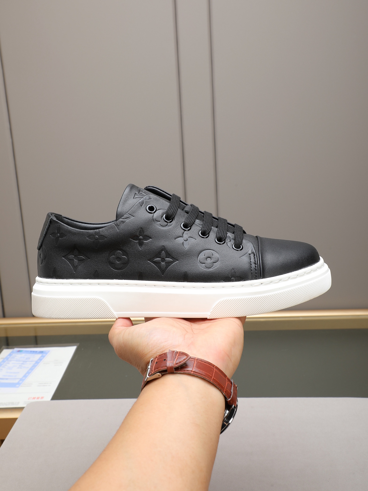 LV shoe