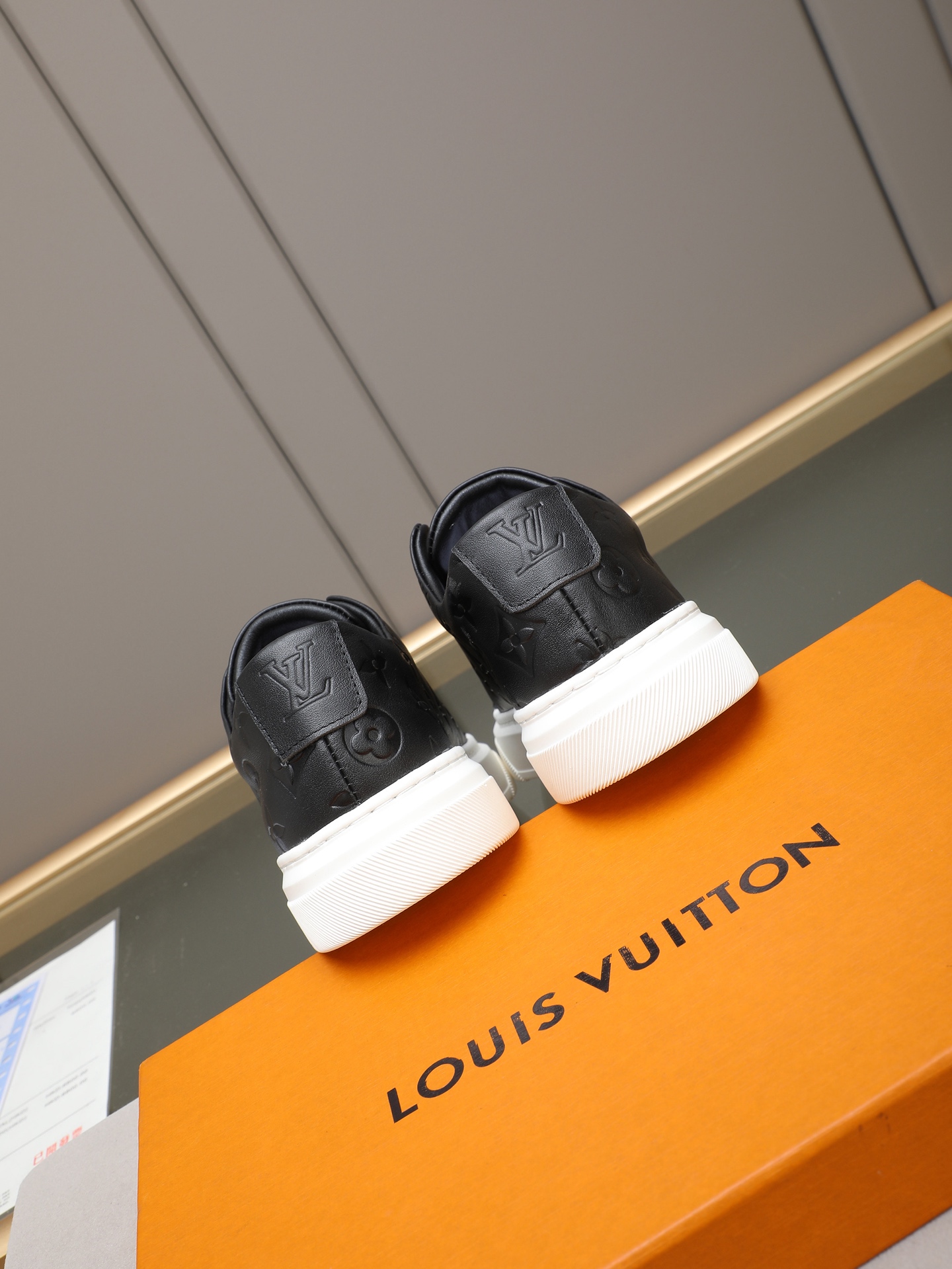 LV shoe