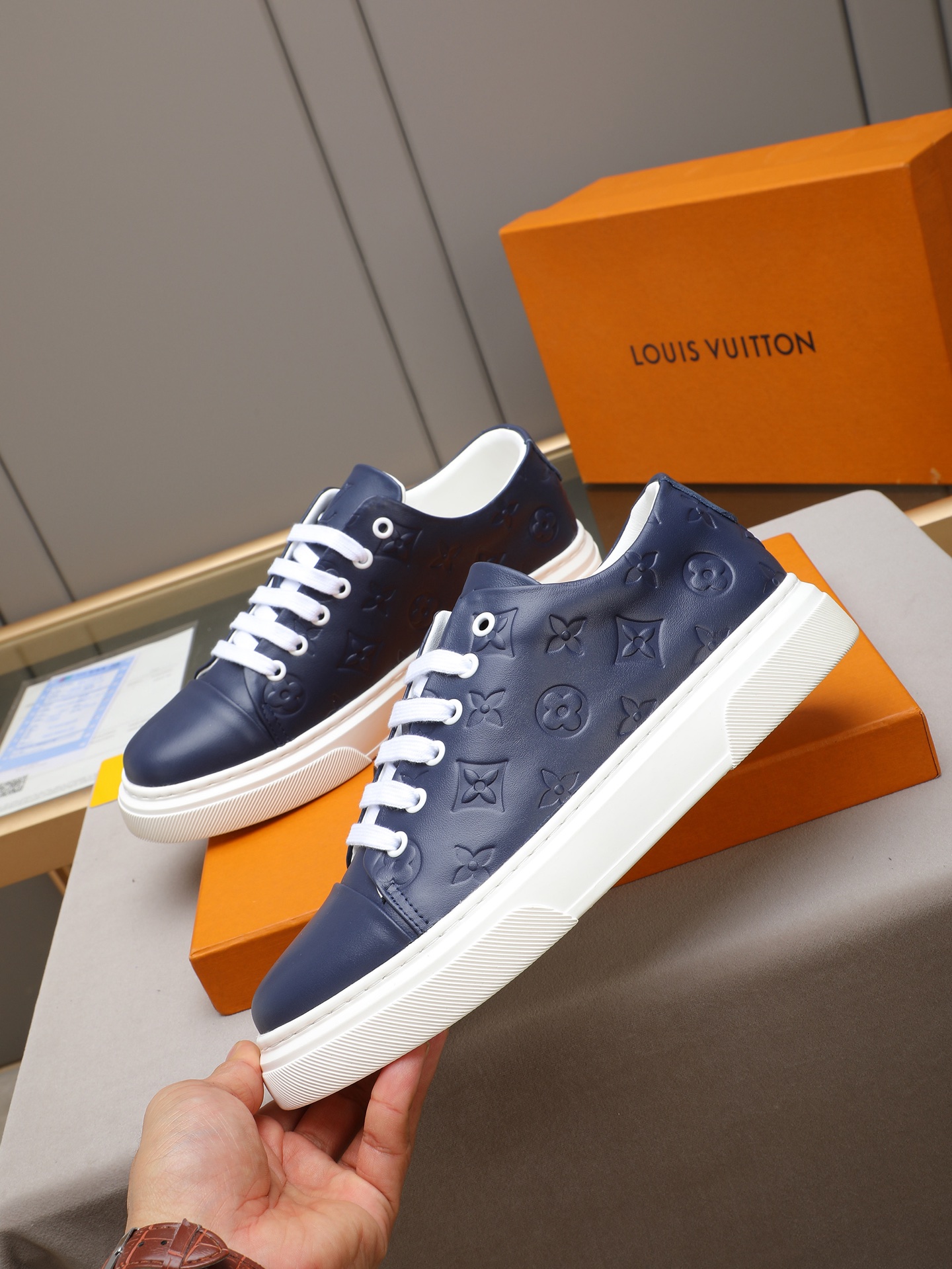 LV shoe