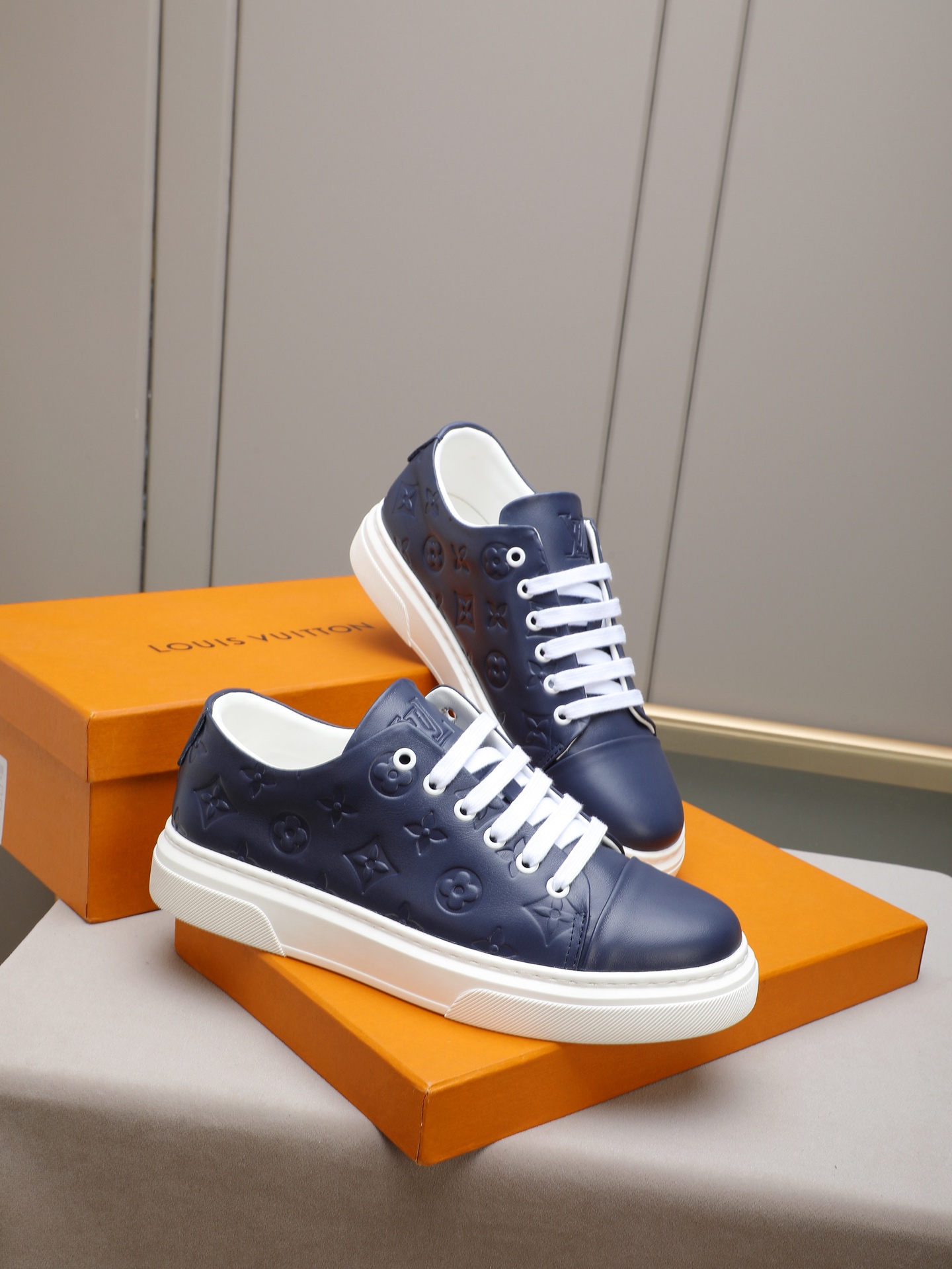 LV shoe