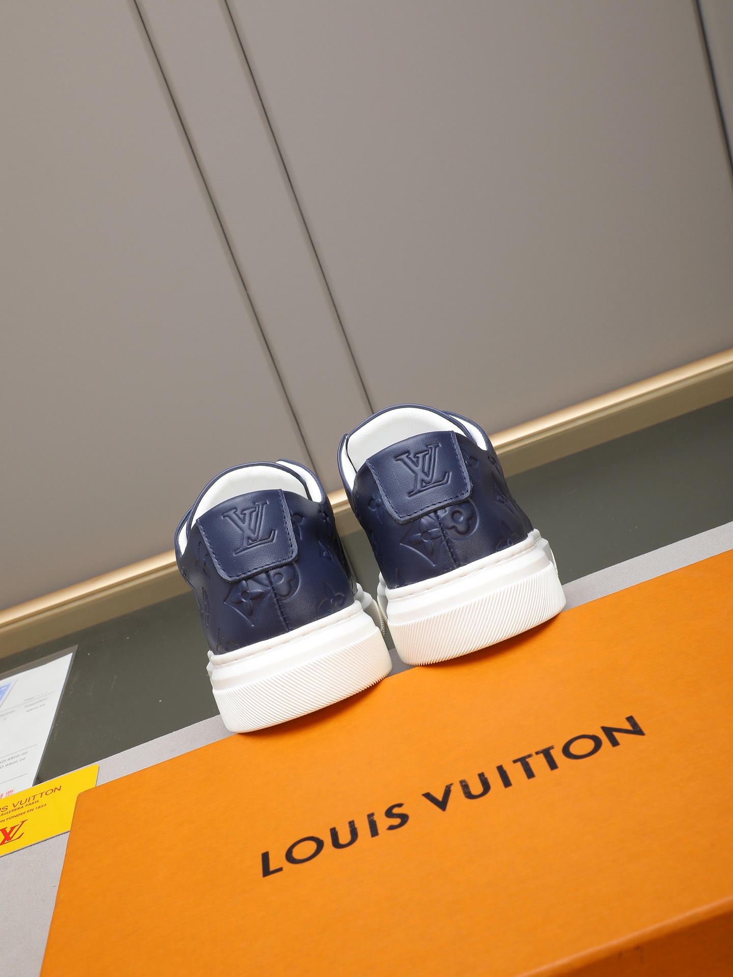 LV shoe