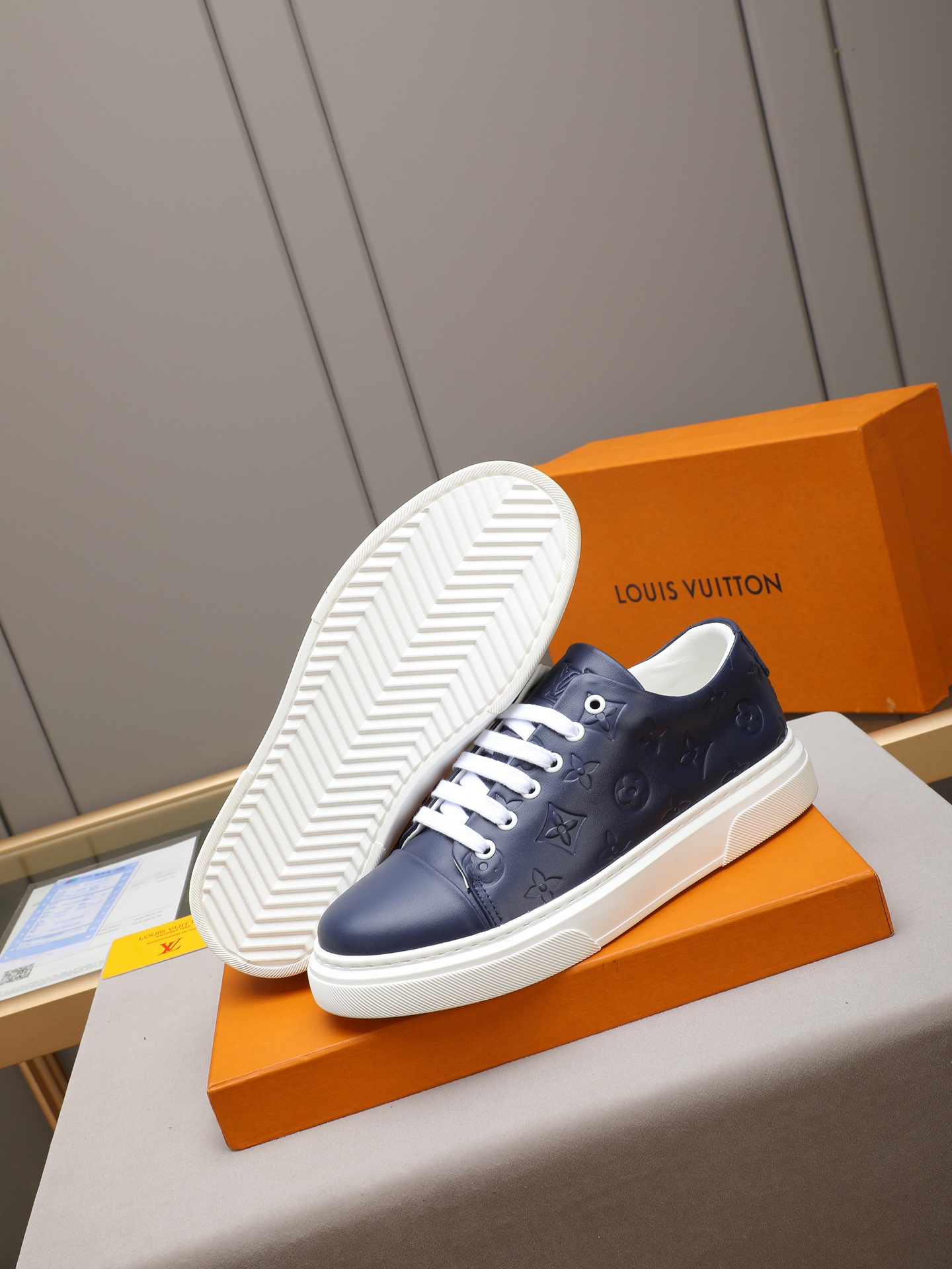 LV shoe
