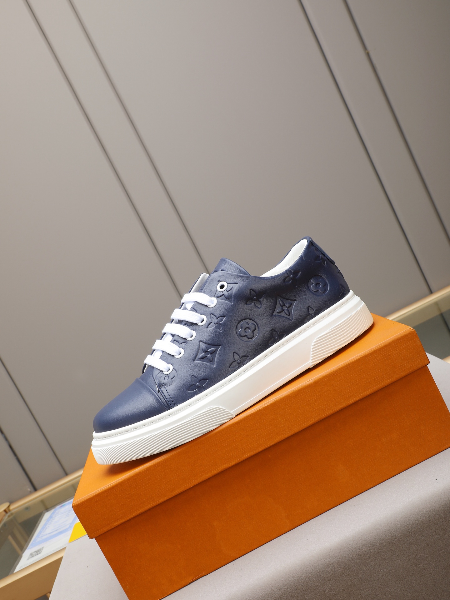 LV shoe