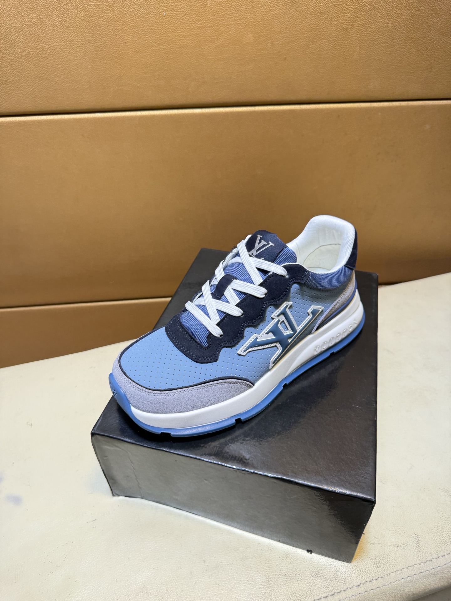LV shoe