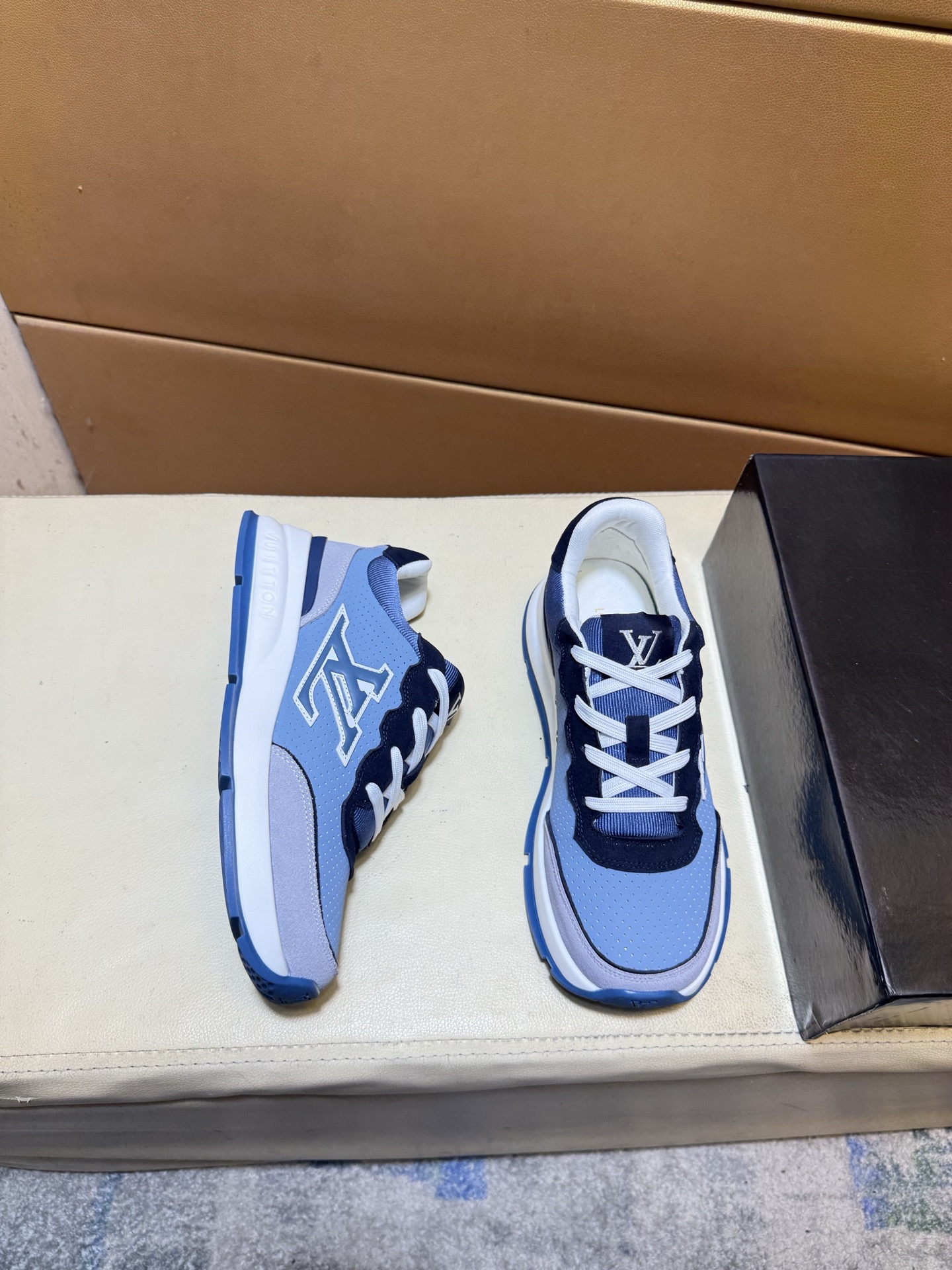 LV shoe