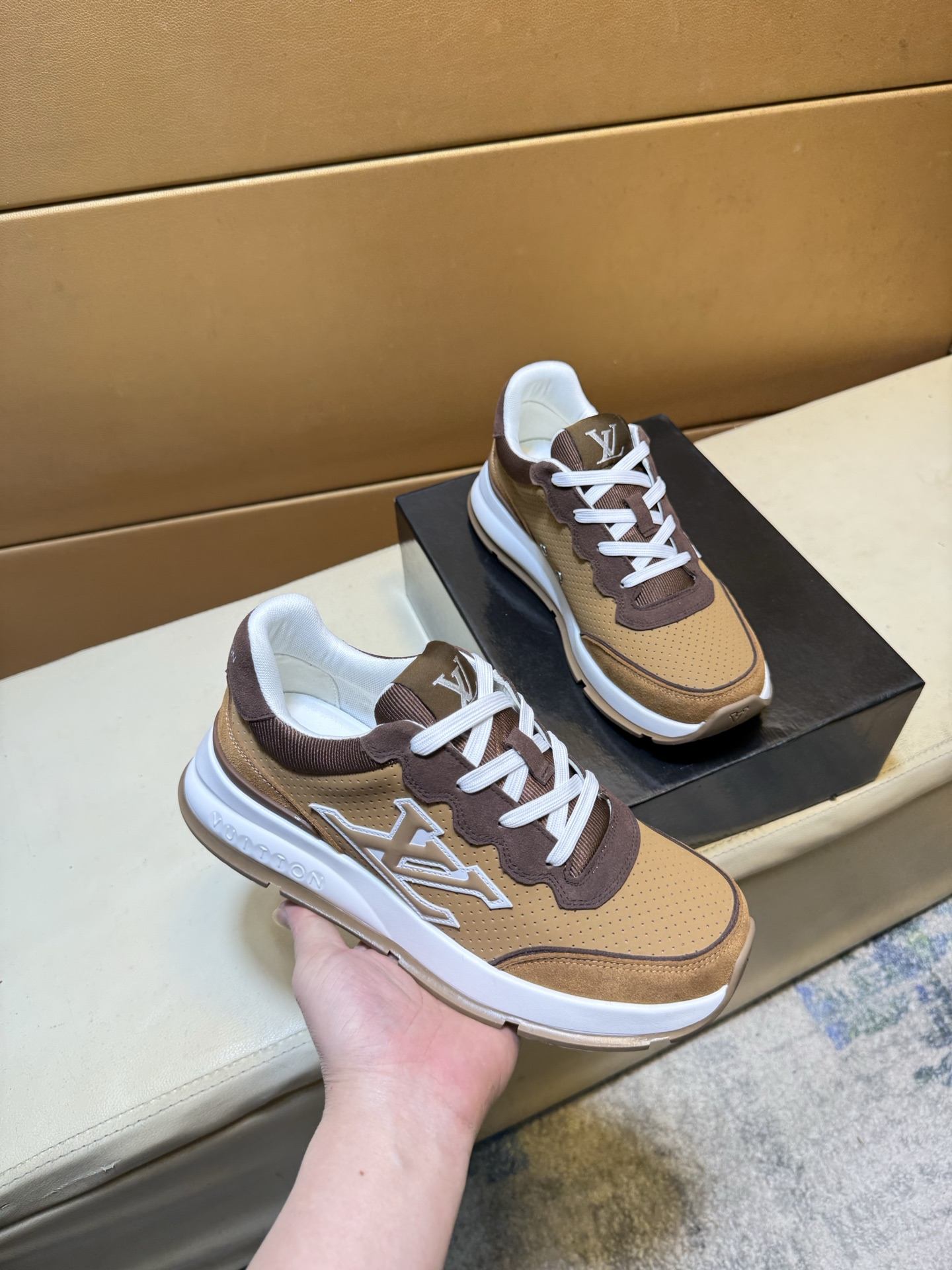 LV shoe