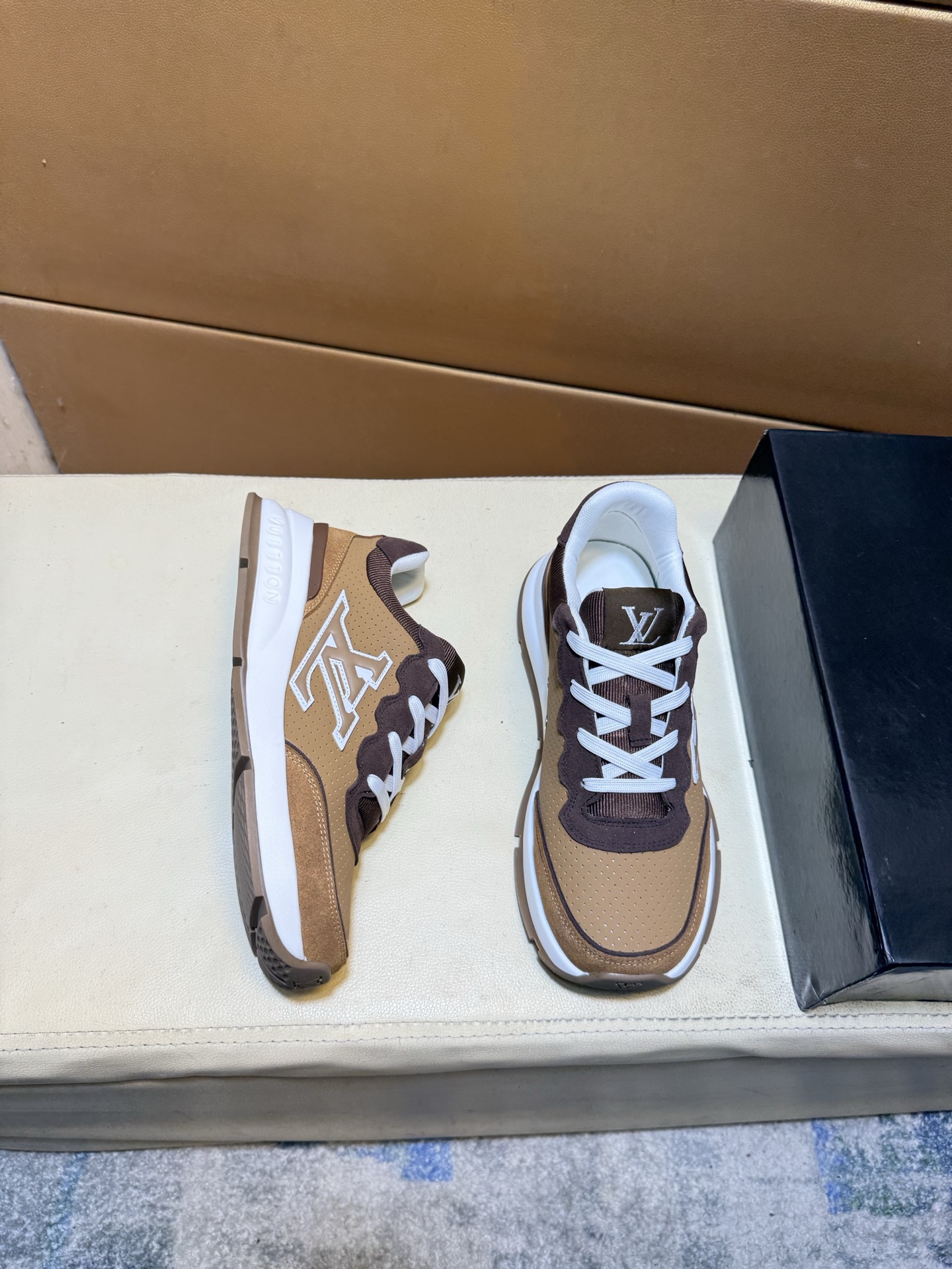 LV shoe