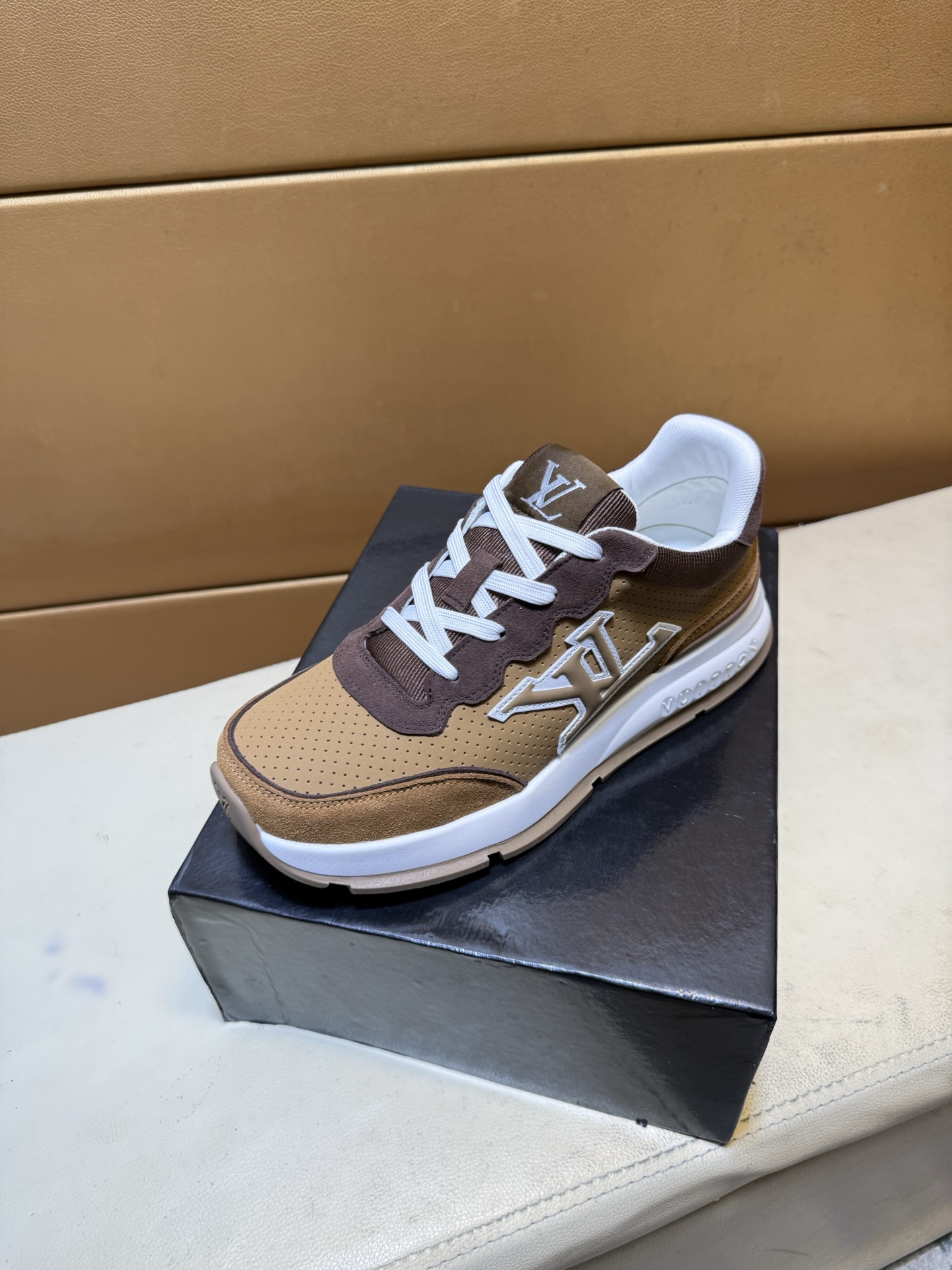 LV shoe