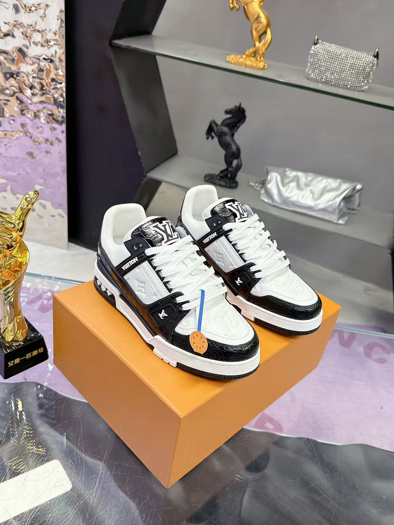 LV shoe