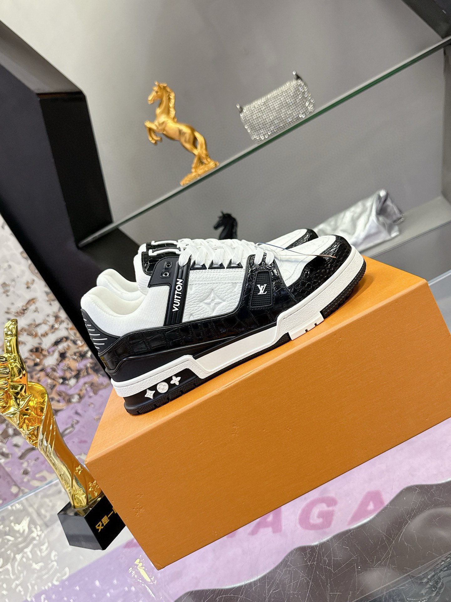 LV shoe