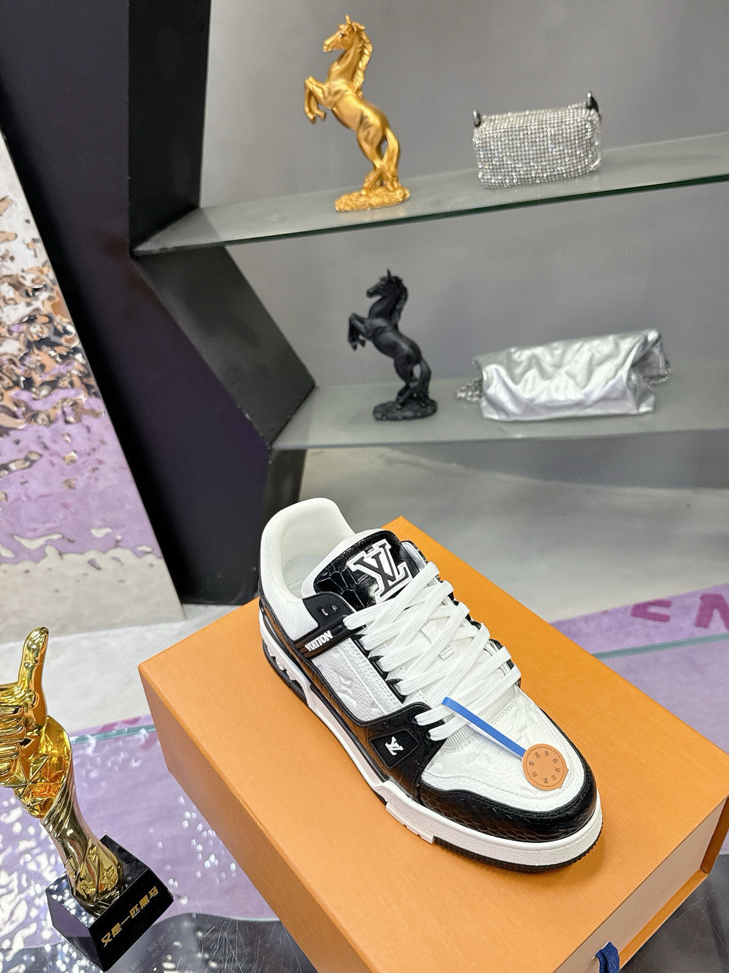 LV shoe