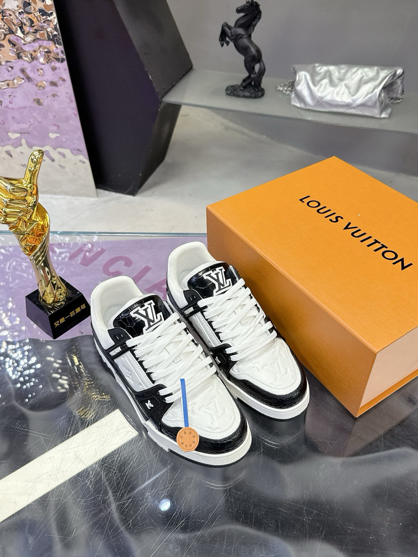 LV shoe