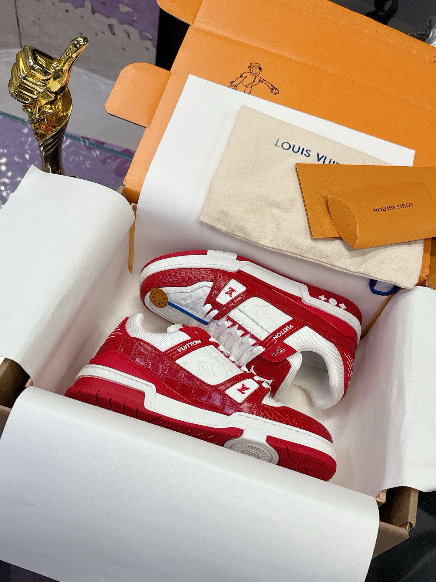 LV shoe