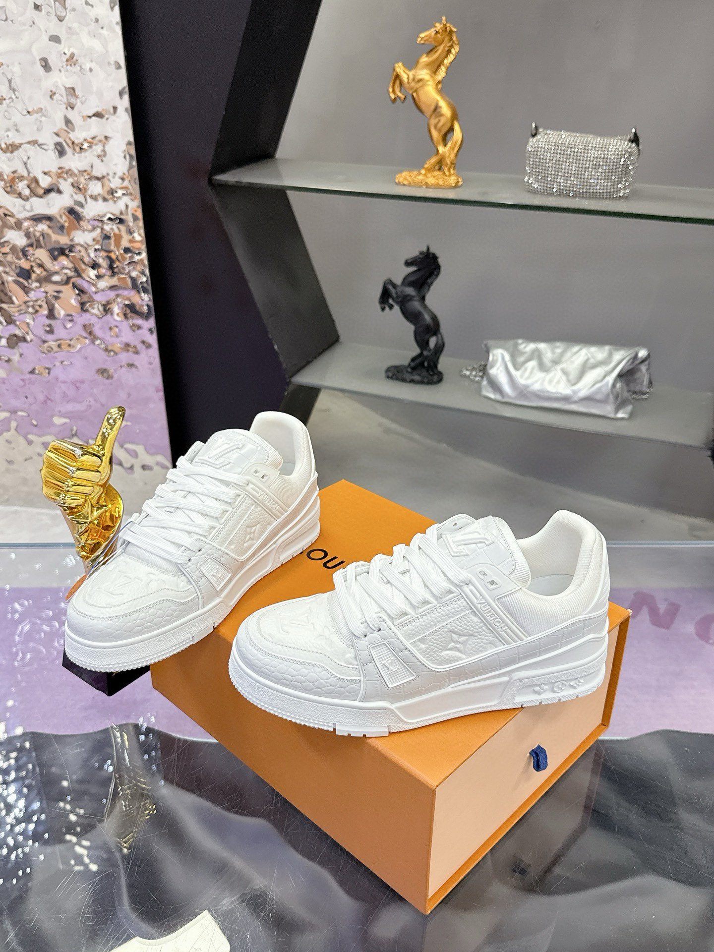 LV shoe