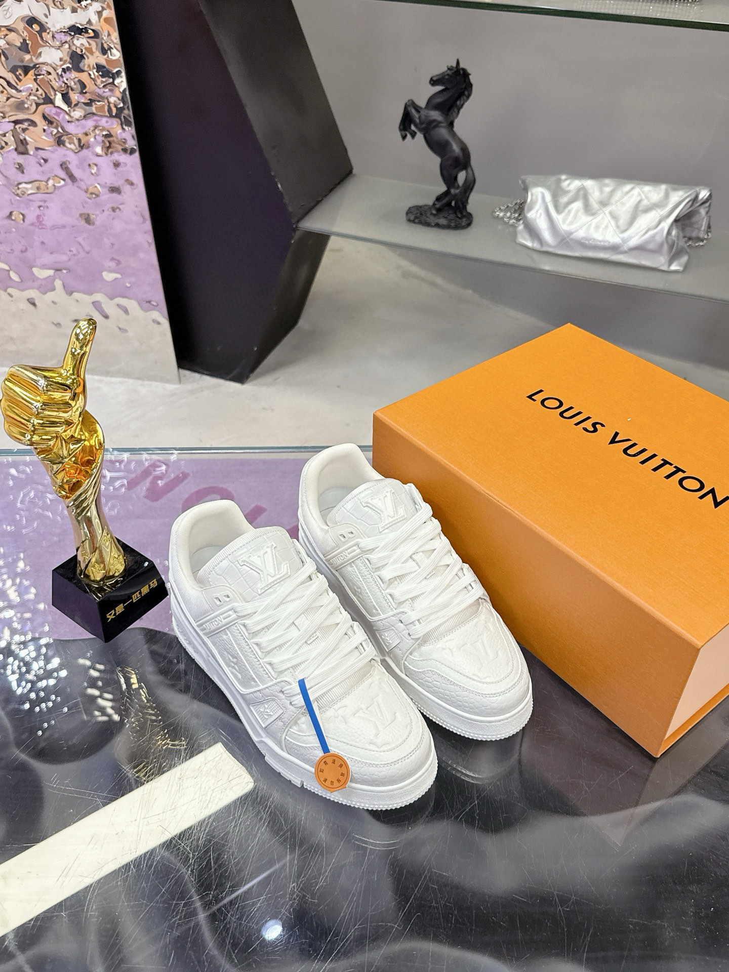 LV shoe