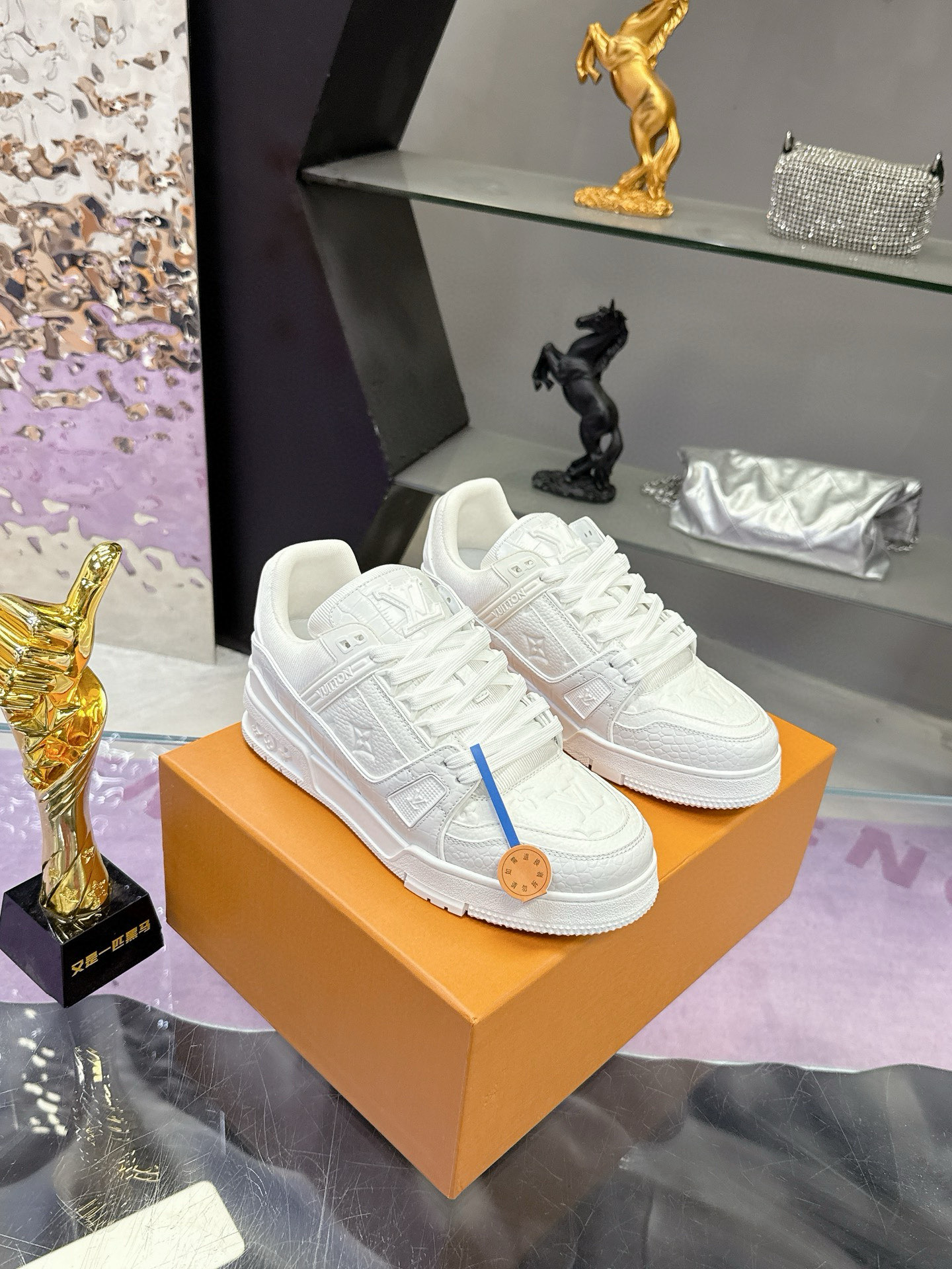 LV shoe