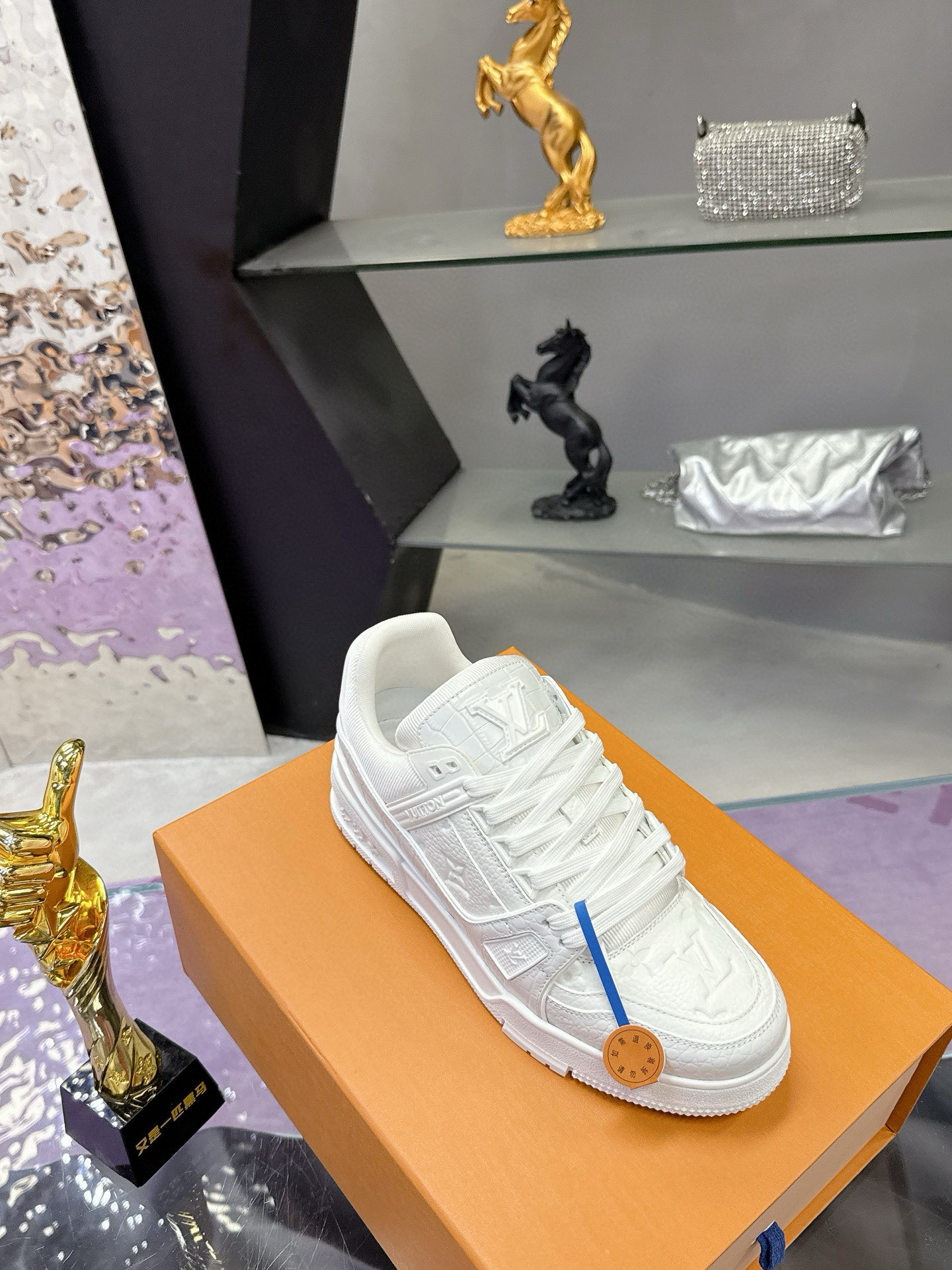 LV shoe