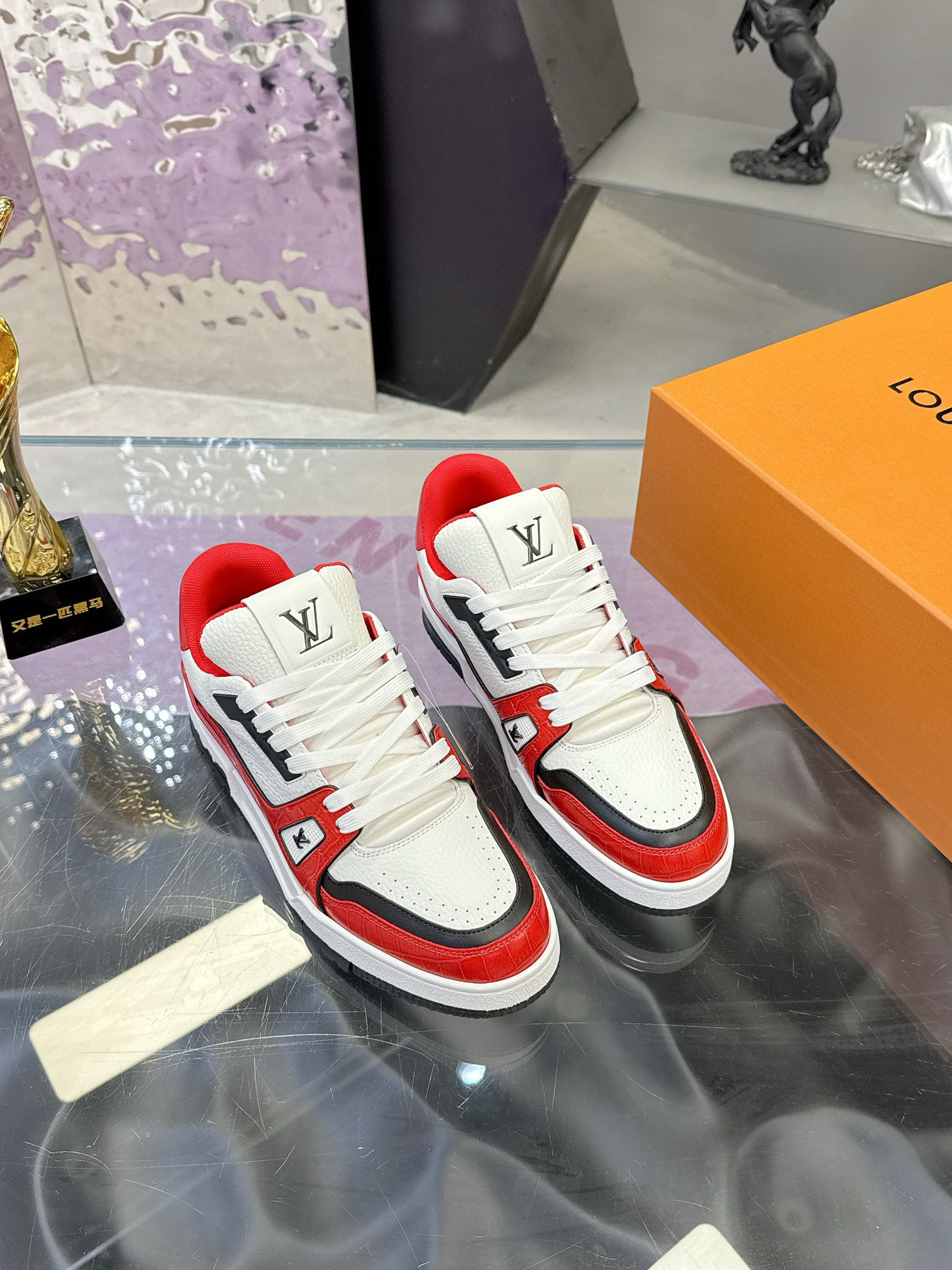 LV shoe