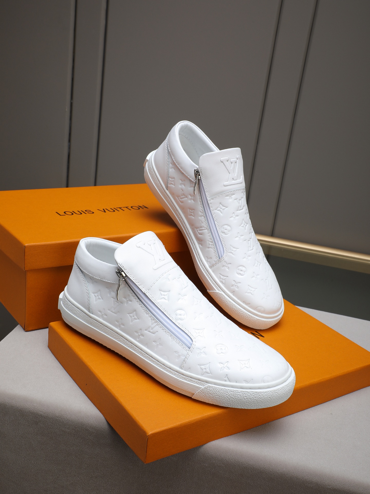 LV shoe