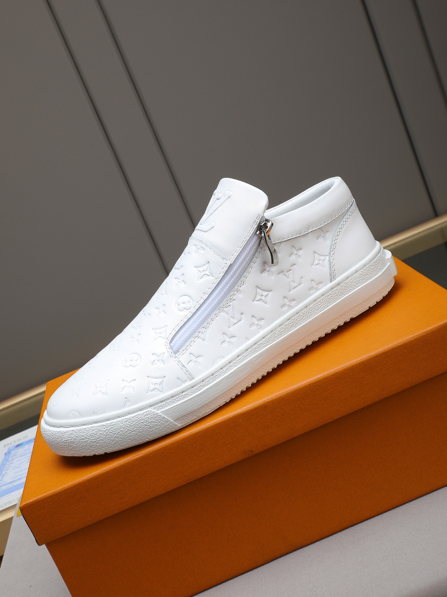 LV shoe