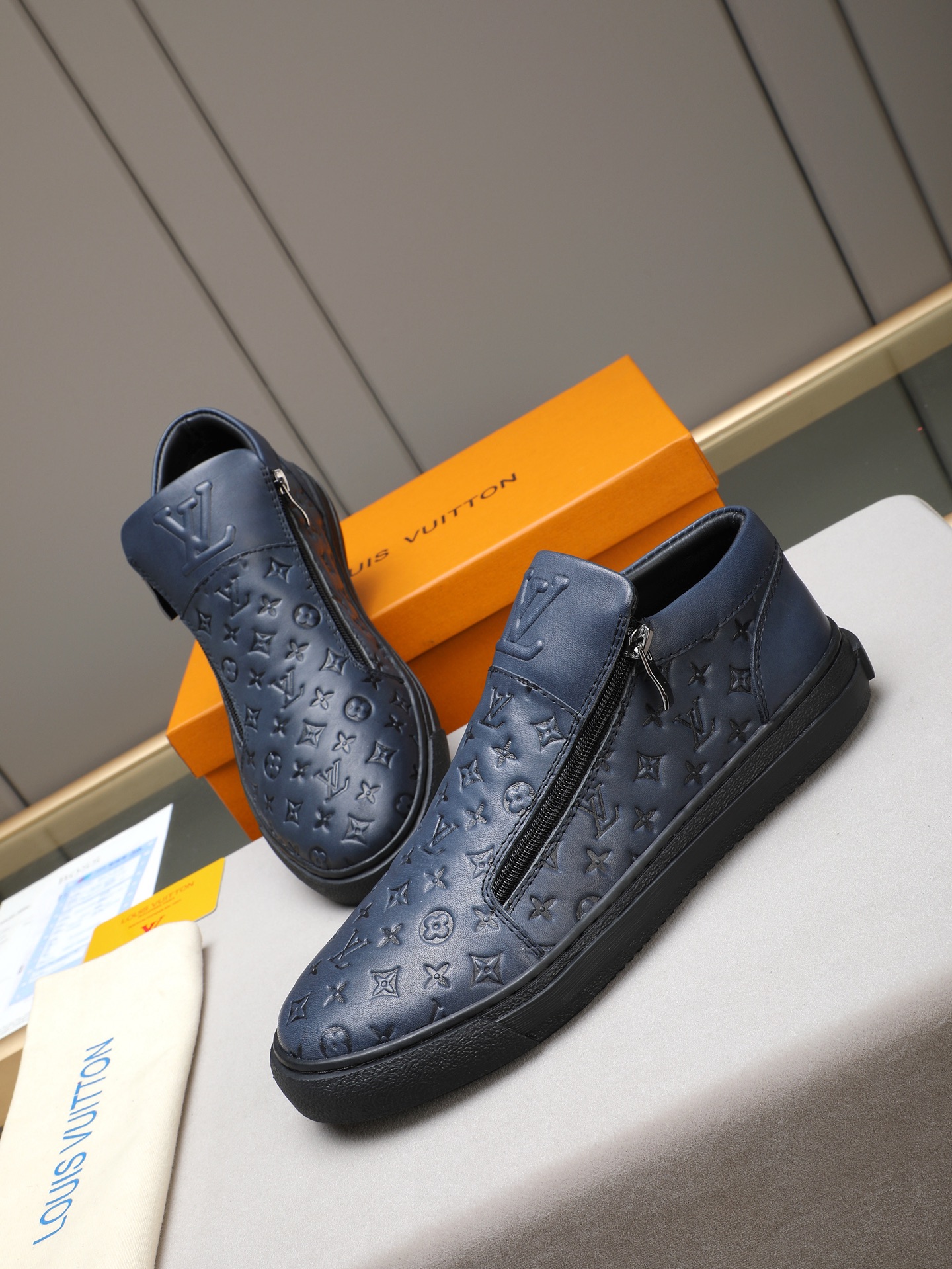 LV shoe