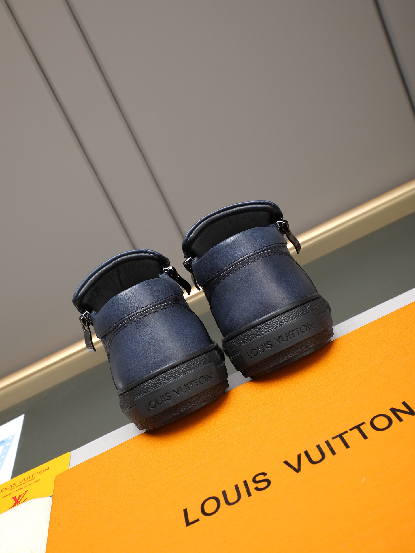 LV shoe