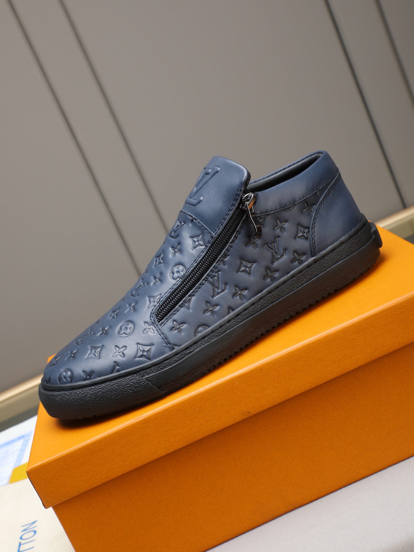 LV shoe