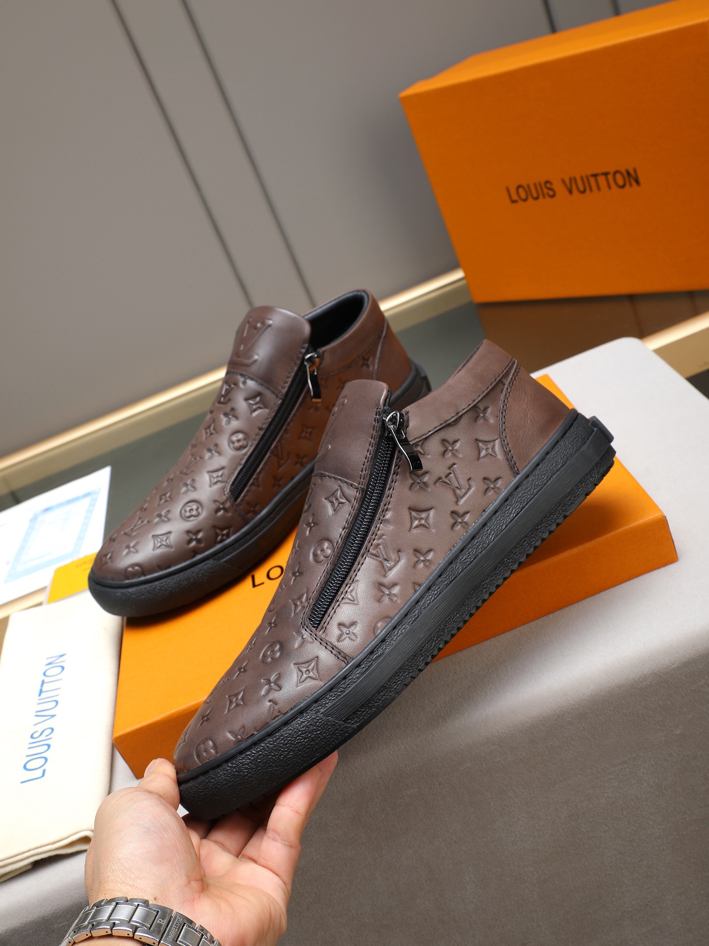 LV shoe