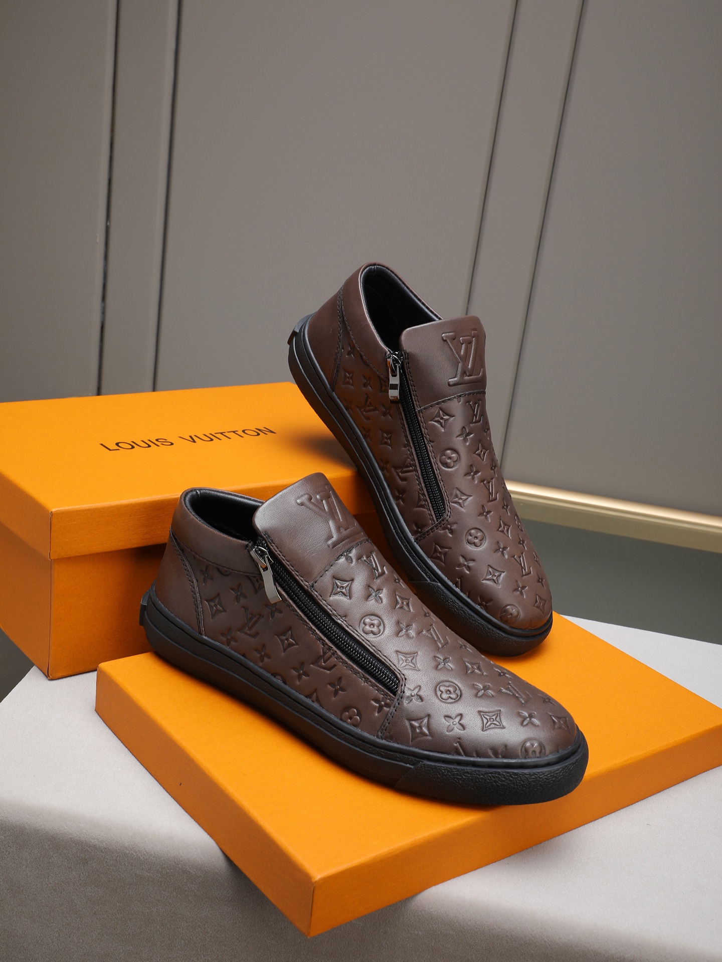 LV shoe
