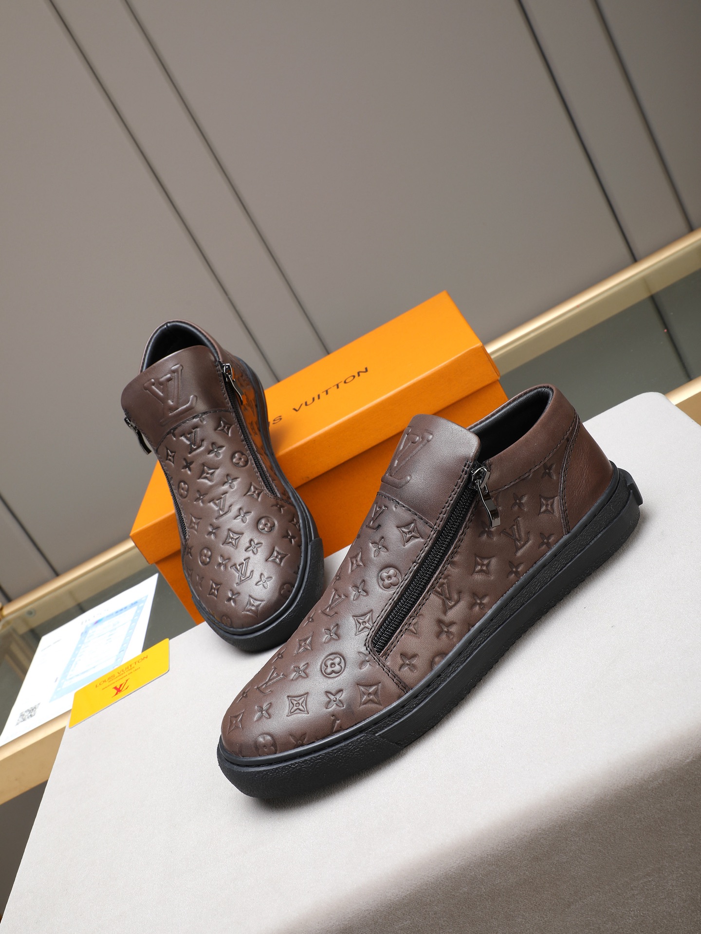 LV shoe