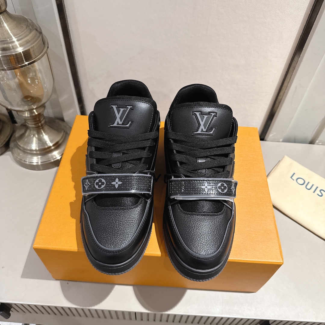 LV shoe