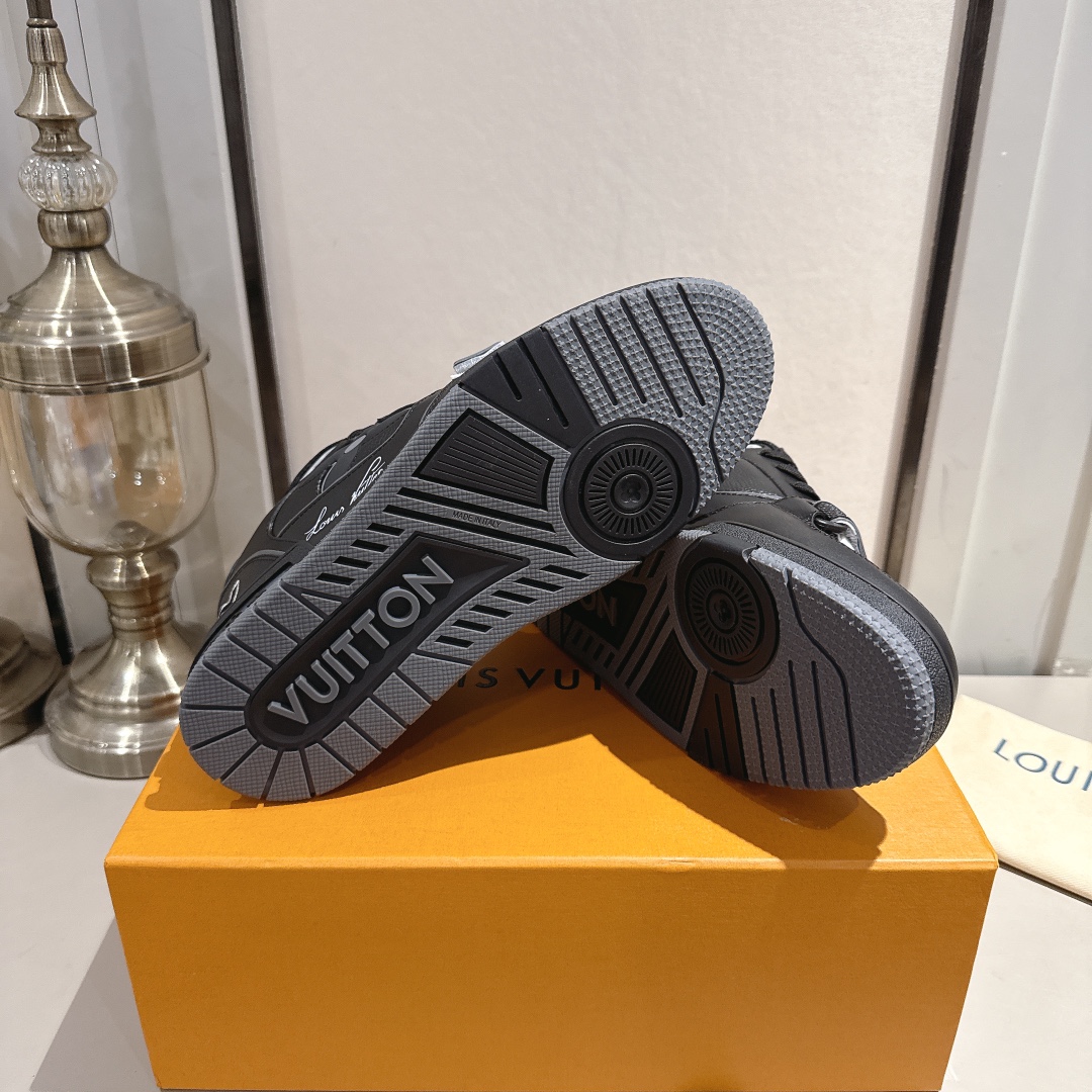 LV shoe