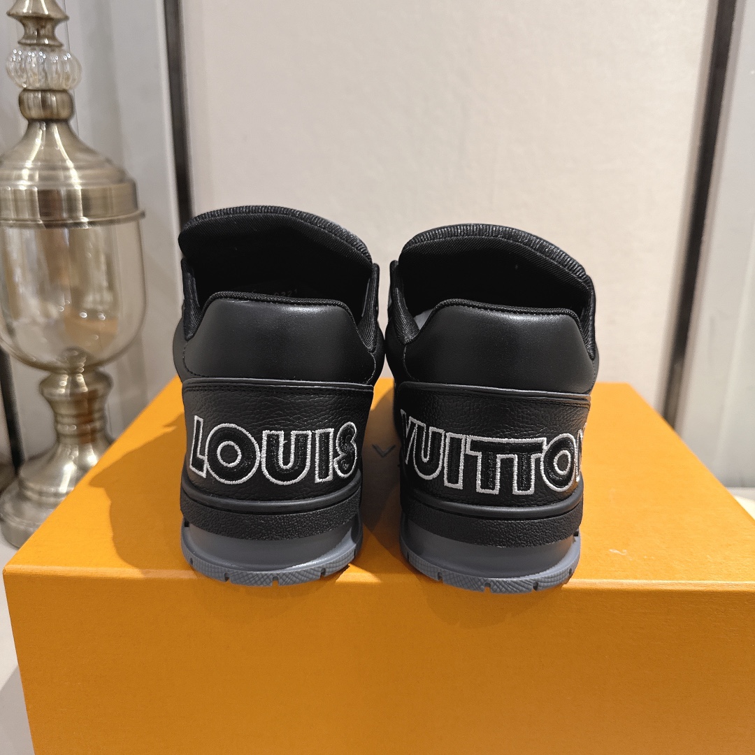 LV shoe