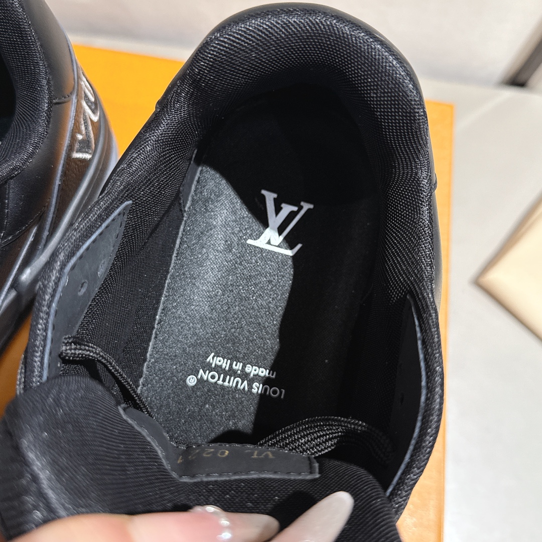 LV shoe
