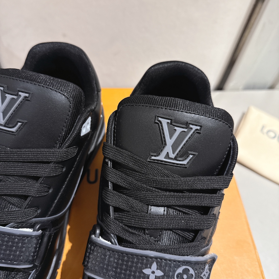 LV shoe