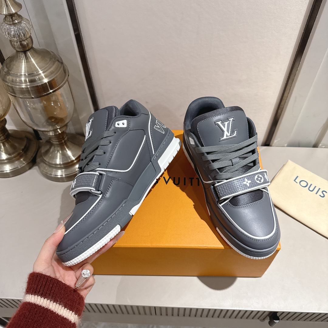 LV shoe
