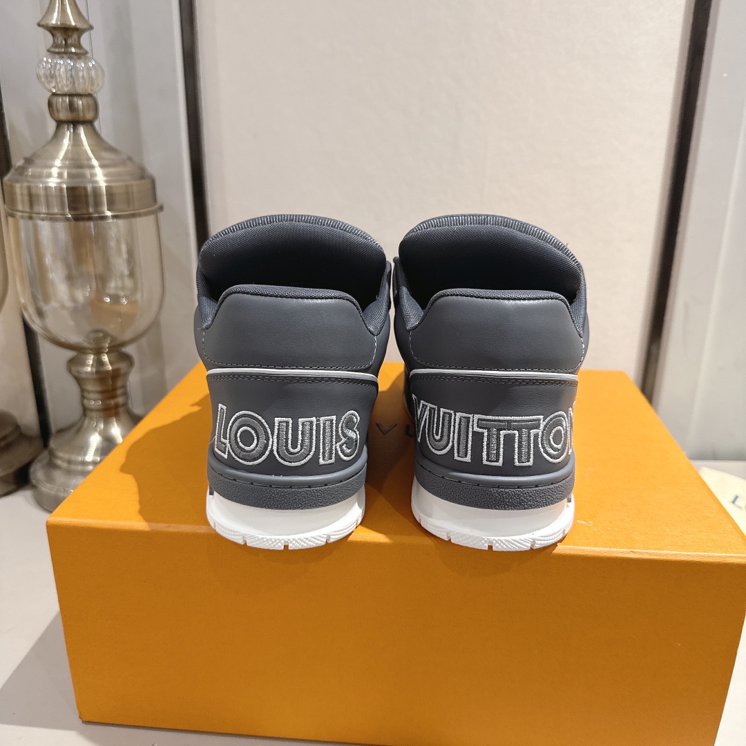 LV shoe