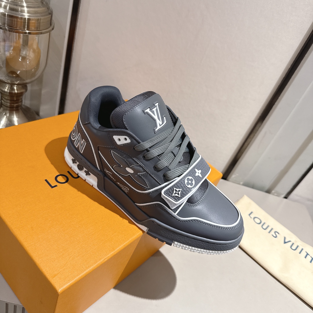 LV shoe